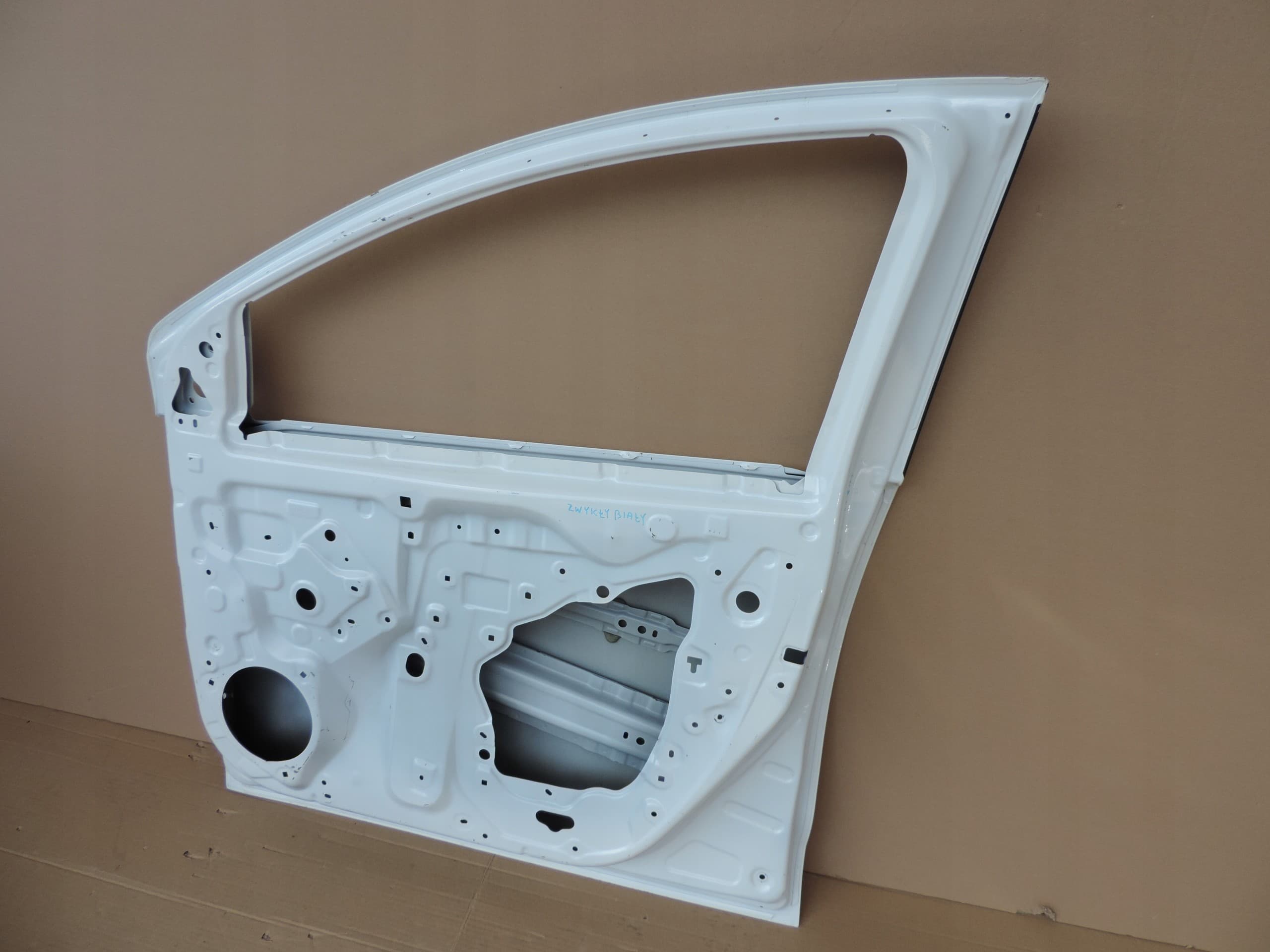 Puerta Delantera Derecha Toyota Yaris IV nuevo 11