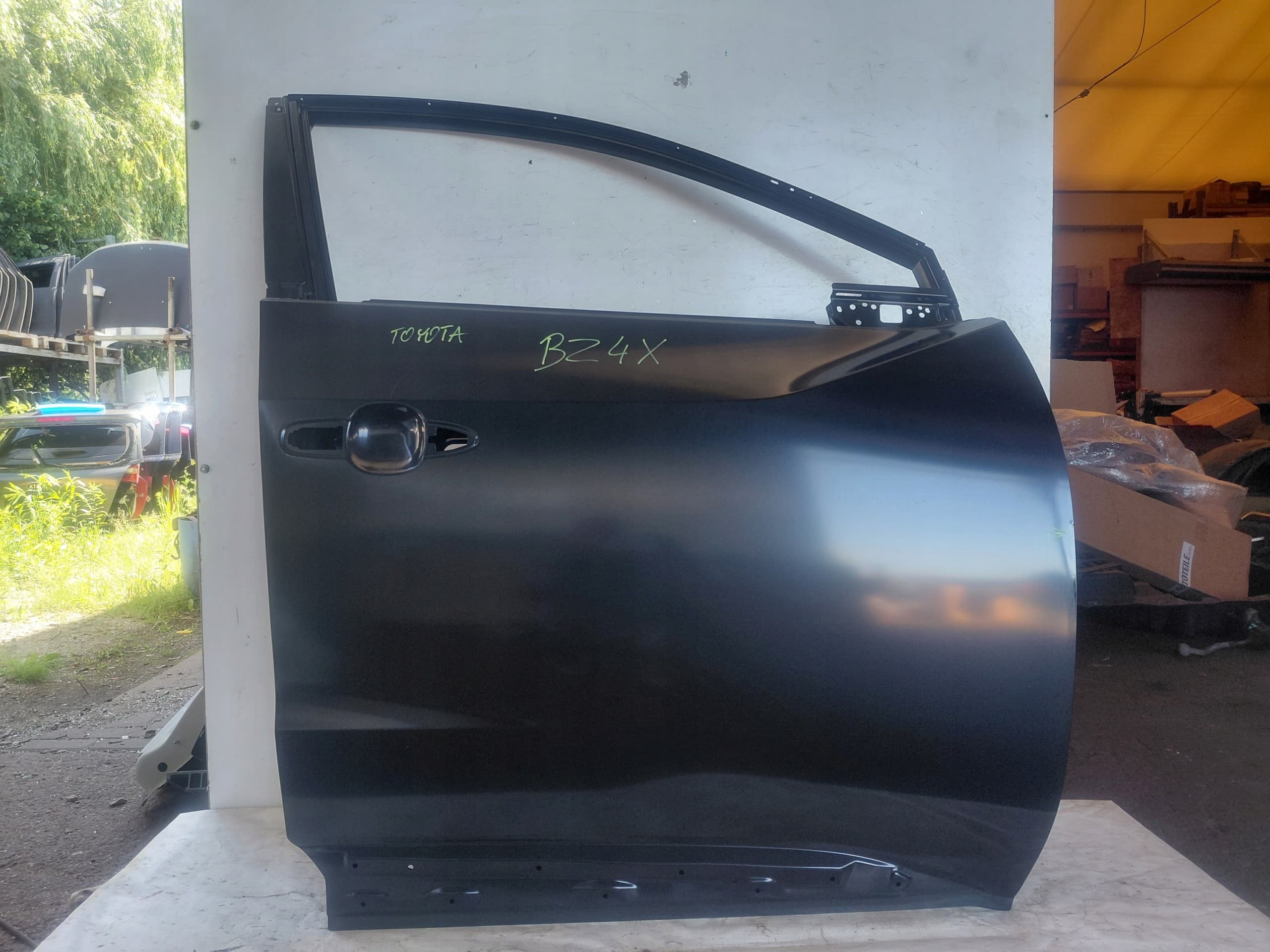 Puerta Delantera Lado Derecho Toyota bZ4X 6700142190 nuevo