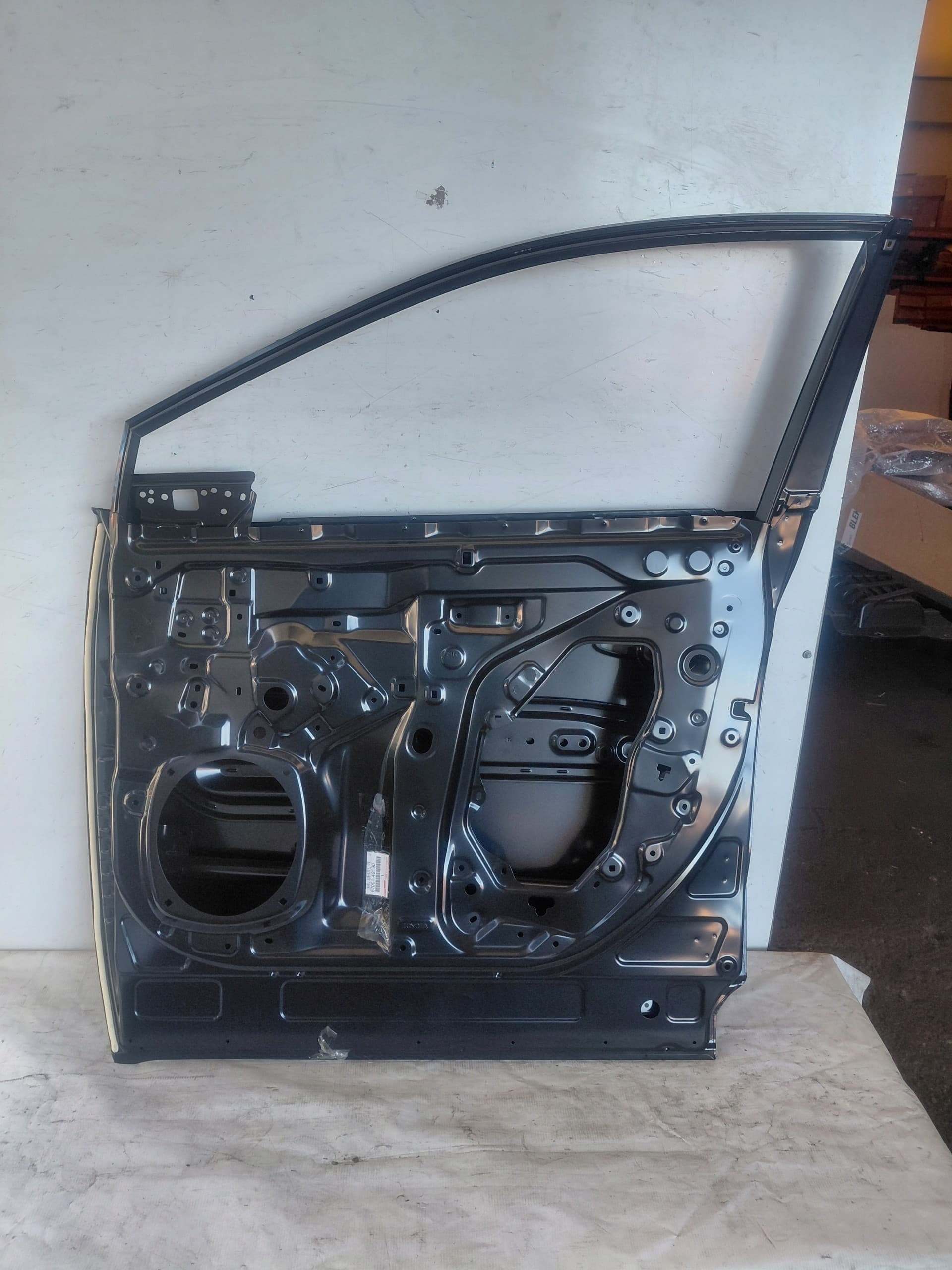 Puerta Delantera Lado Derecho Toyota bZ4X 6700142190 nuevo 7