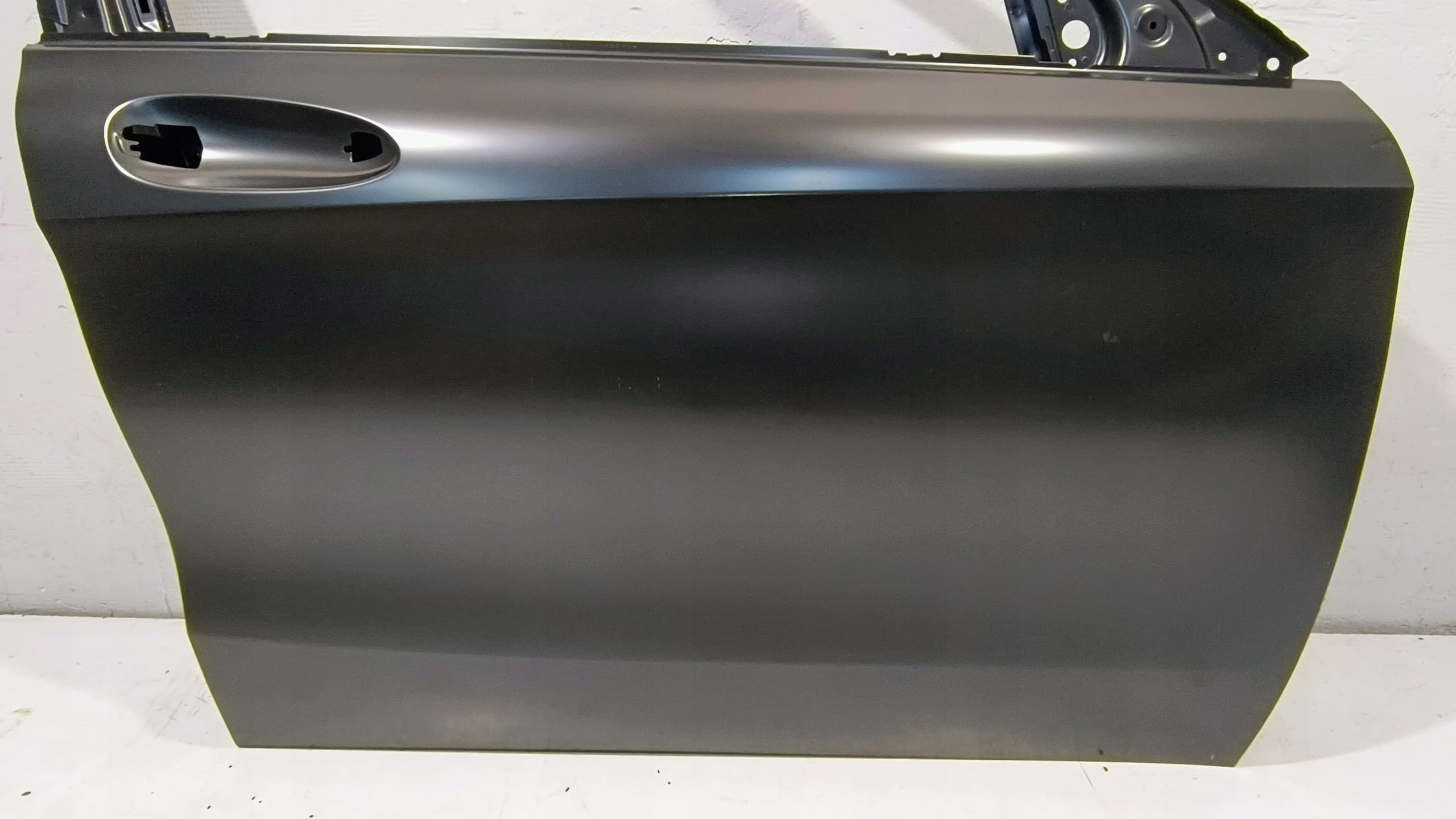 Puerta delantera derecha Mercedes Gla 156 nuevo 4