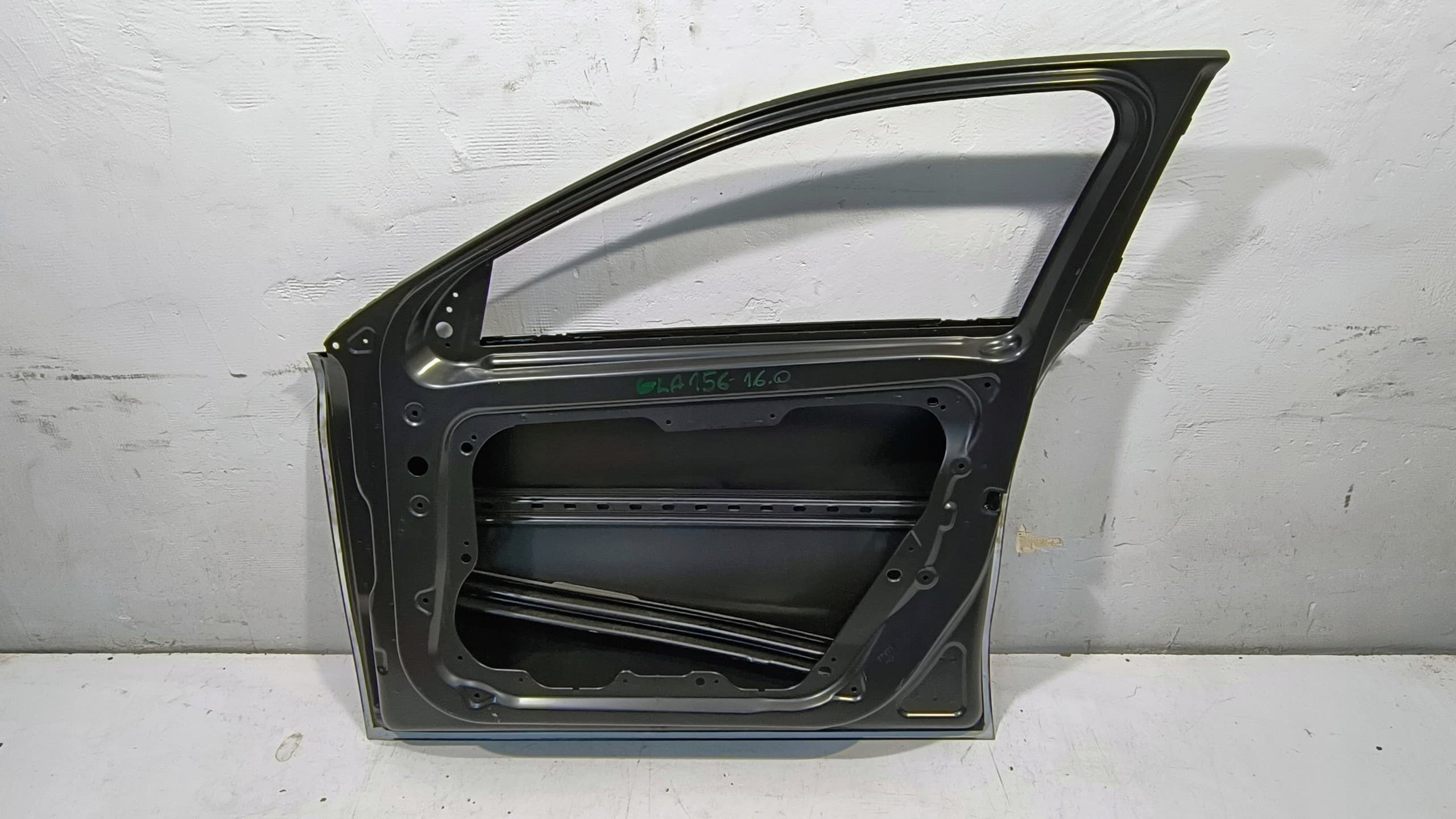 Puerta delantera derecha Mercedes Gla 156 nuevo 7