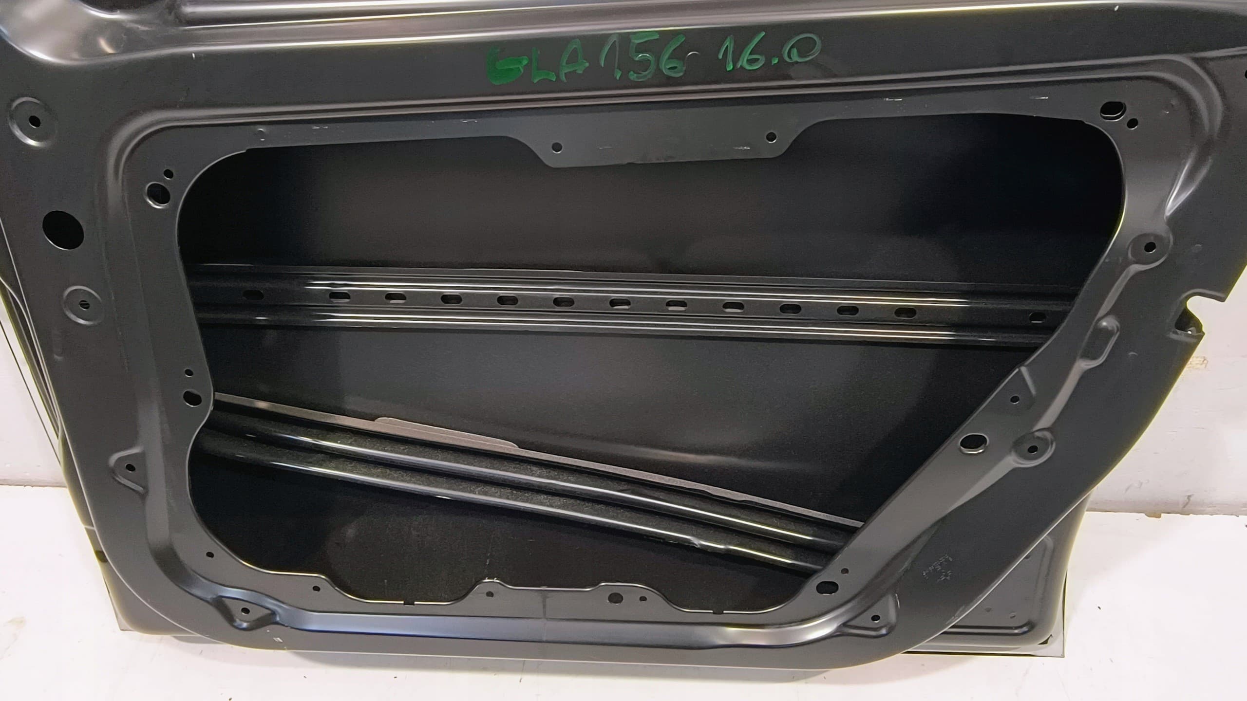 Puerta delantera derecha Mercedes Gla 156 nuevo 10