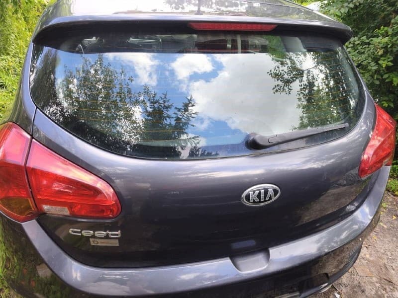 Tapa Trasera del Maletero Kia Ceed 2 II HB - Color BE (Varsovia) usado