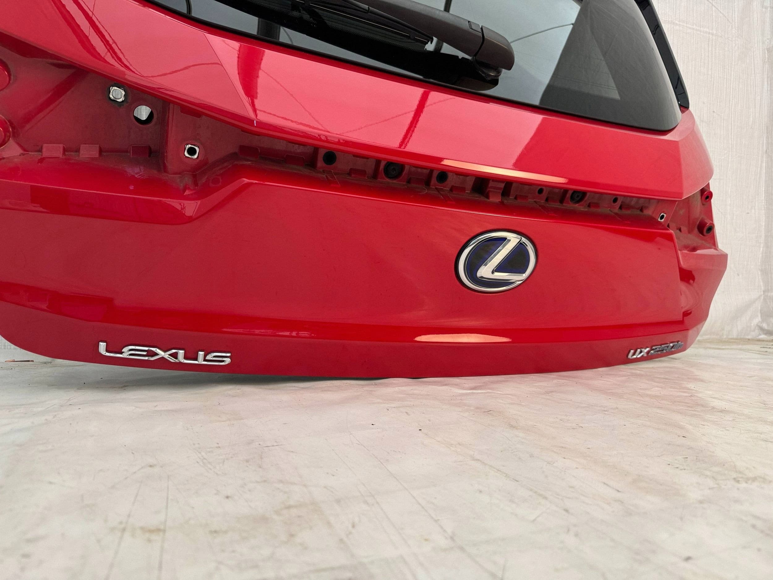 Portón trasero Lexus UX usado 4