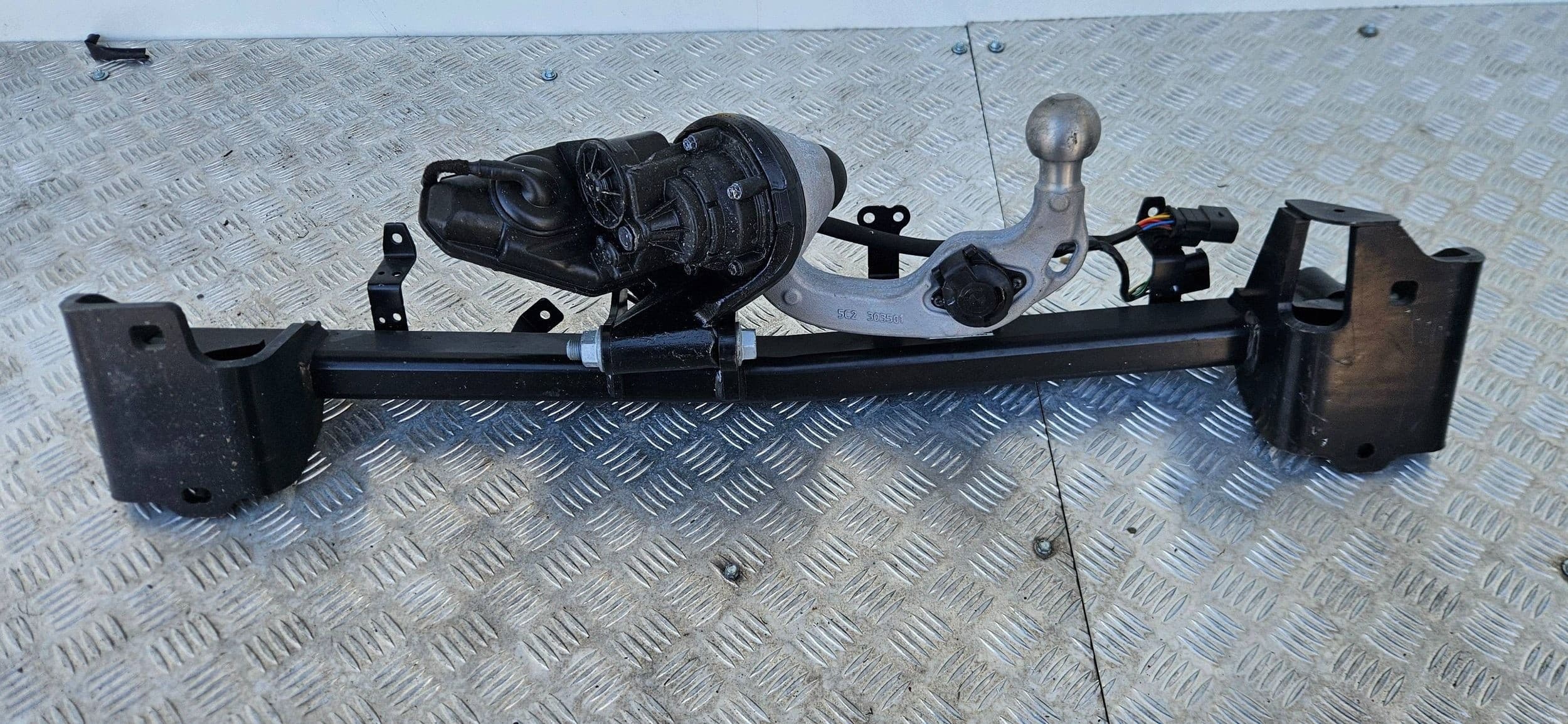 Enganche de Remolque Plegable Eléctrico BMW X3 G45 5A272E7 usado 4