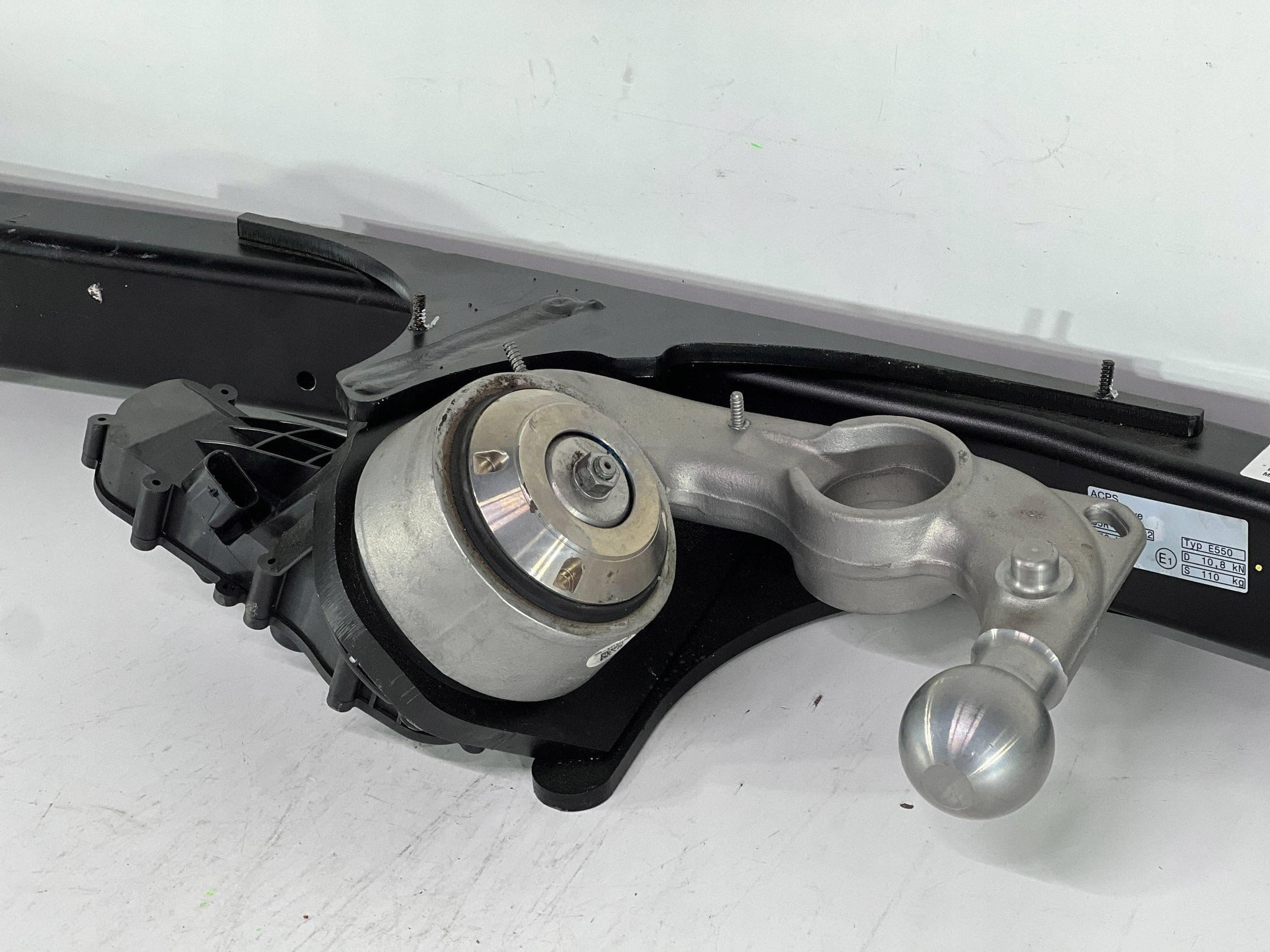 Enganche de Remolque Trasero Volvo XC40 Eléctrico 32351484 usado 4