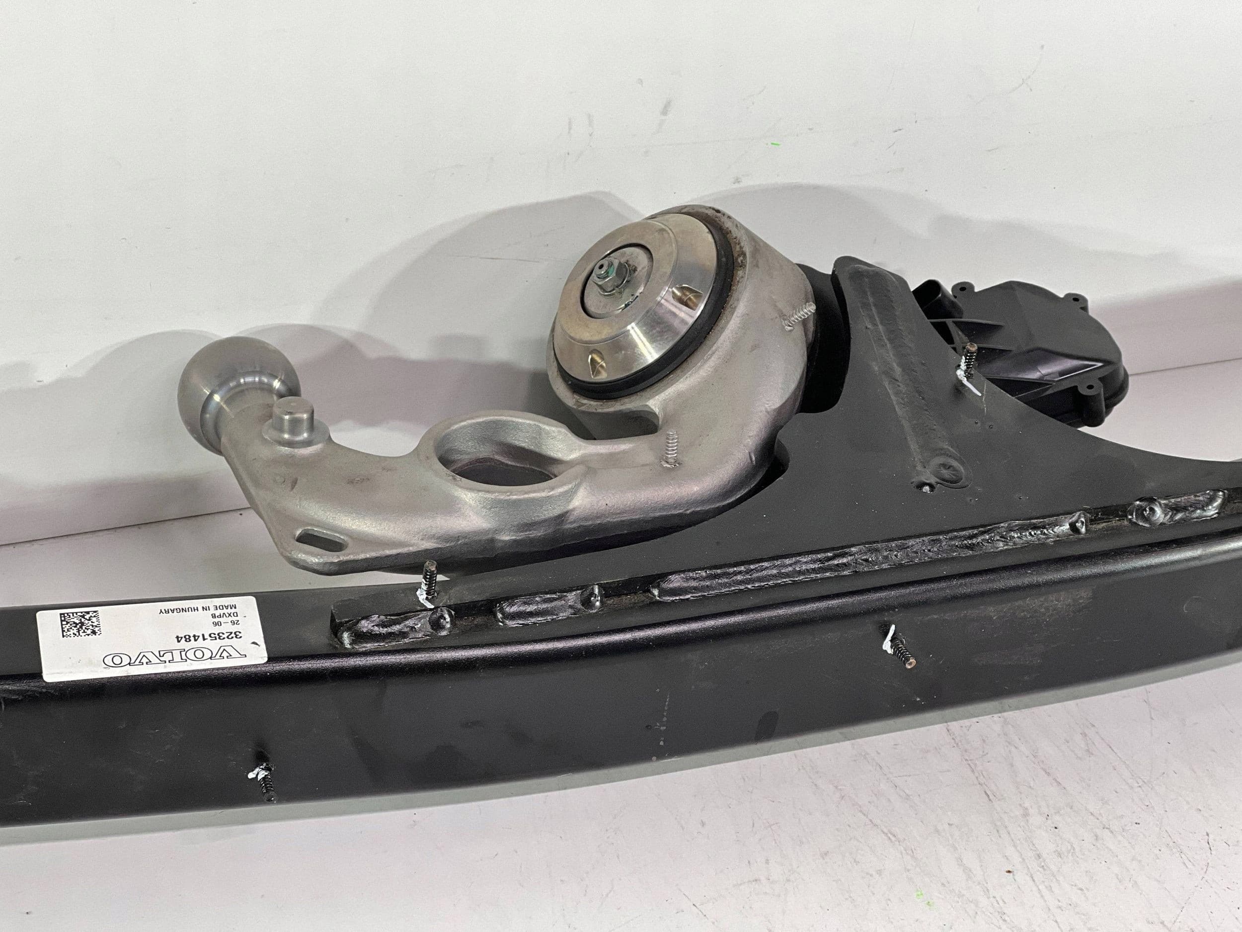 Enganche de Remolque Trasero Volvo XC40 Eléctrico 32351484 usado 6