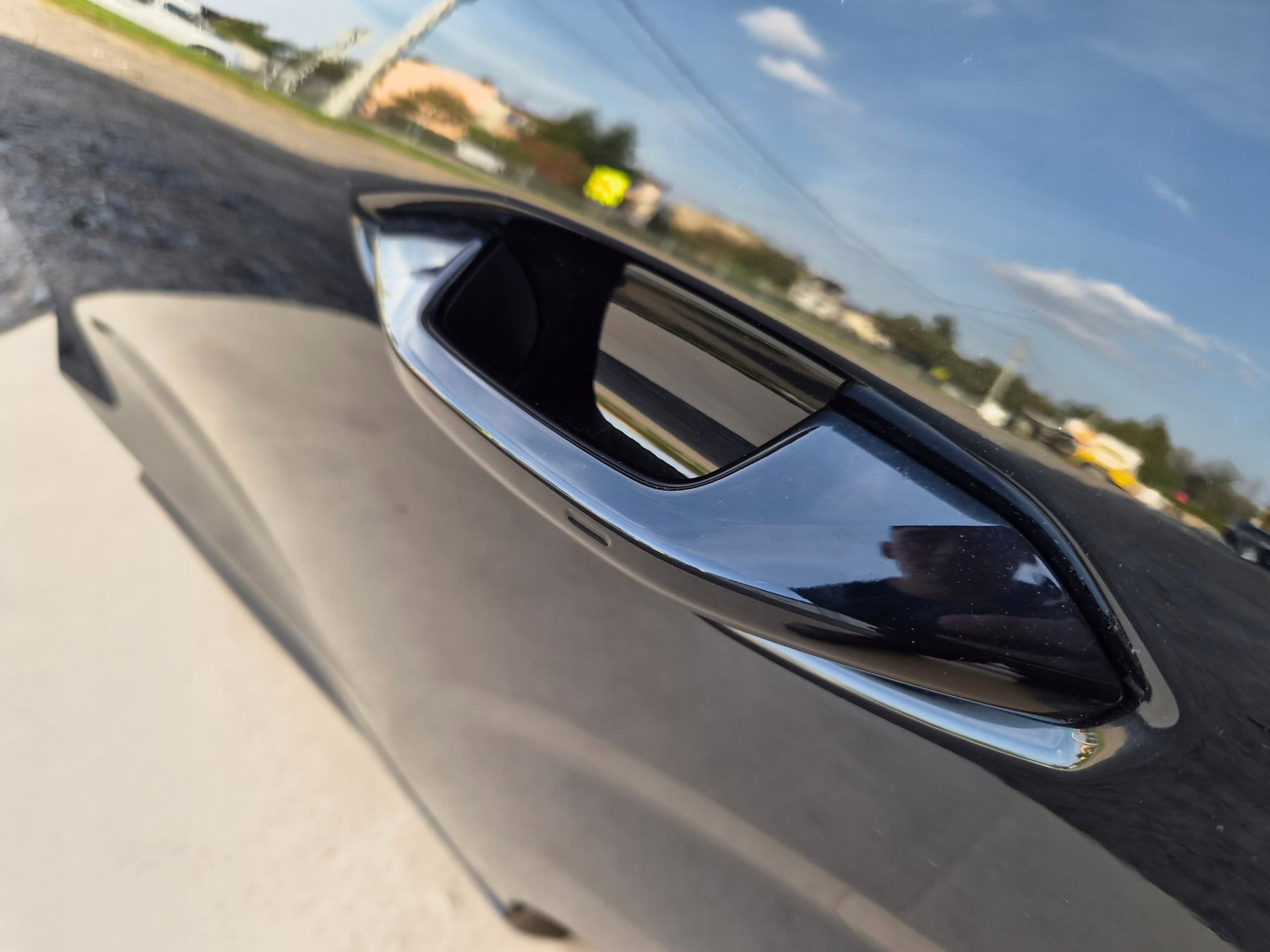 Puerta trasera izquierda Cupra Terramar, color LY9T, original nuevo 3