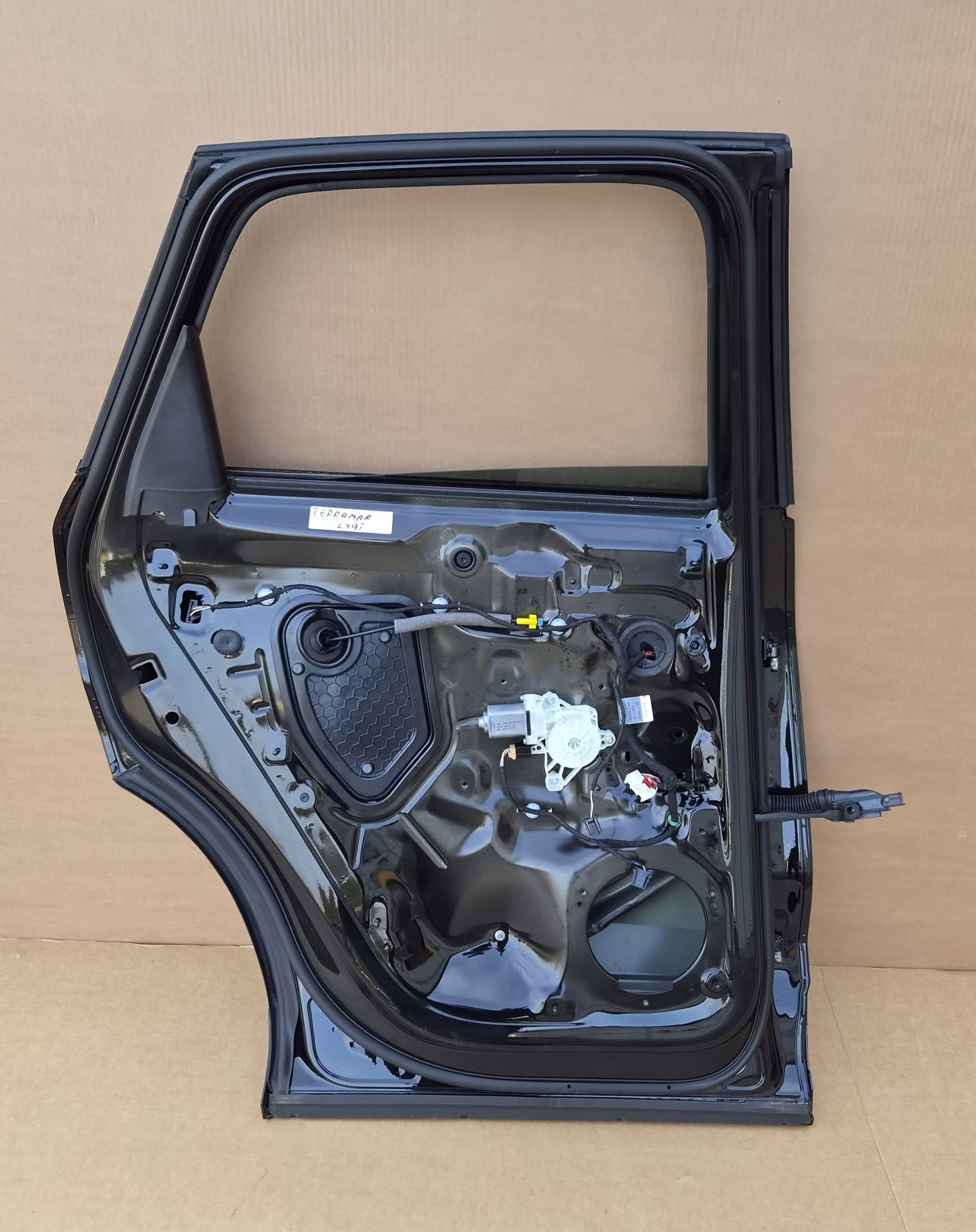 Puerta trasera izquierda Cupra Terramar, color LY9T, original nuevo 7