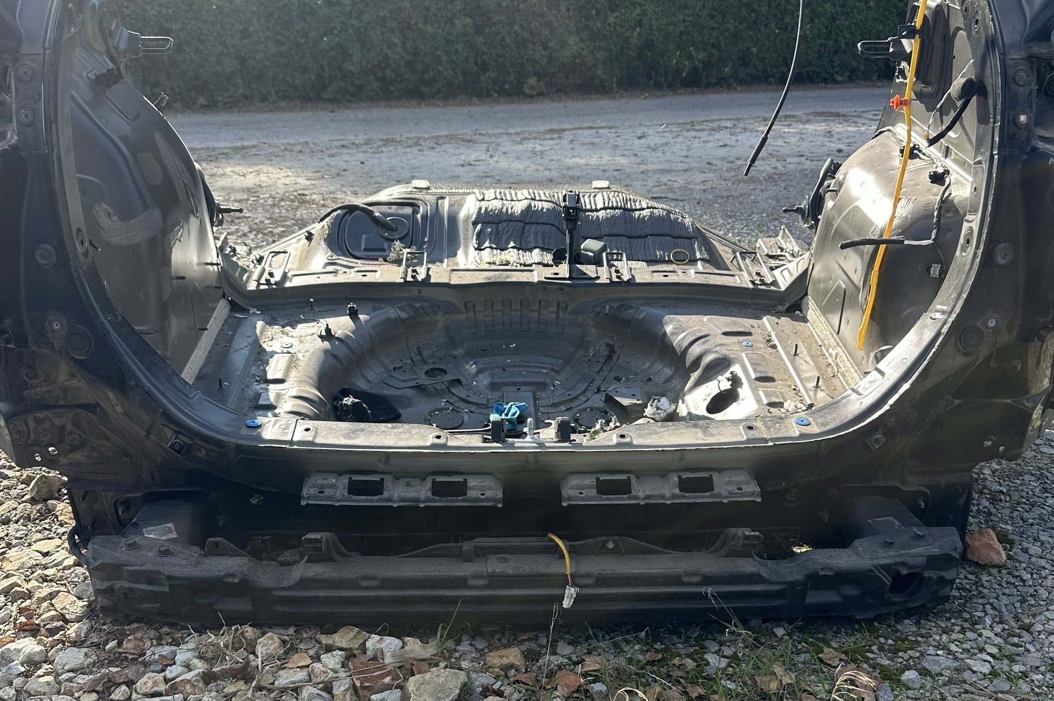 Bandeja trasera Hyundai Kona I con travesaño de parachoques usado