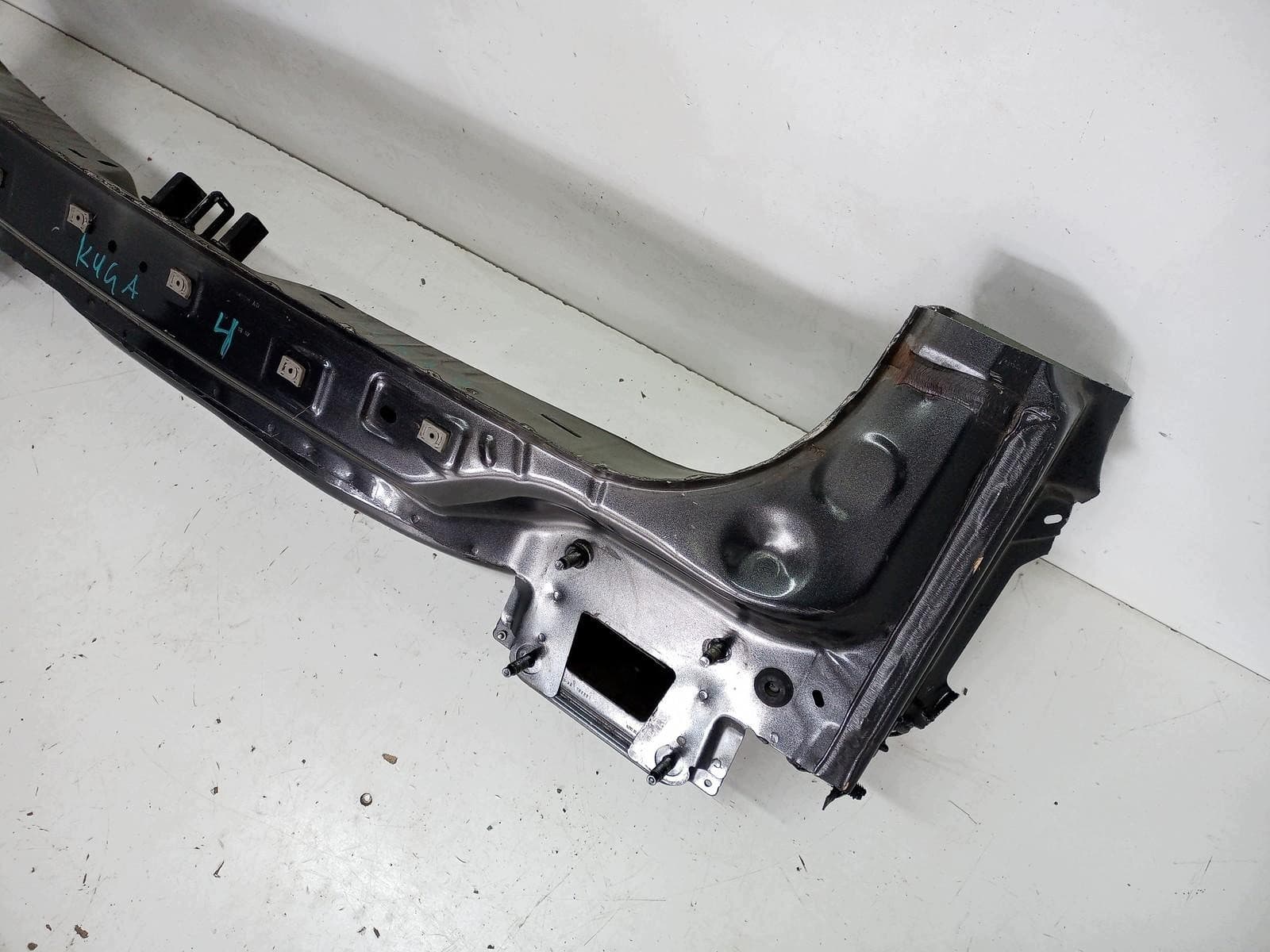 Soporte de Parachoques Trasero Ford Kuga MK3 usado 3