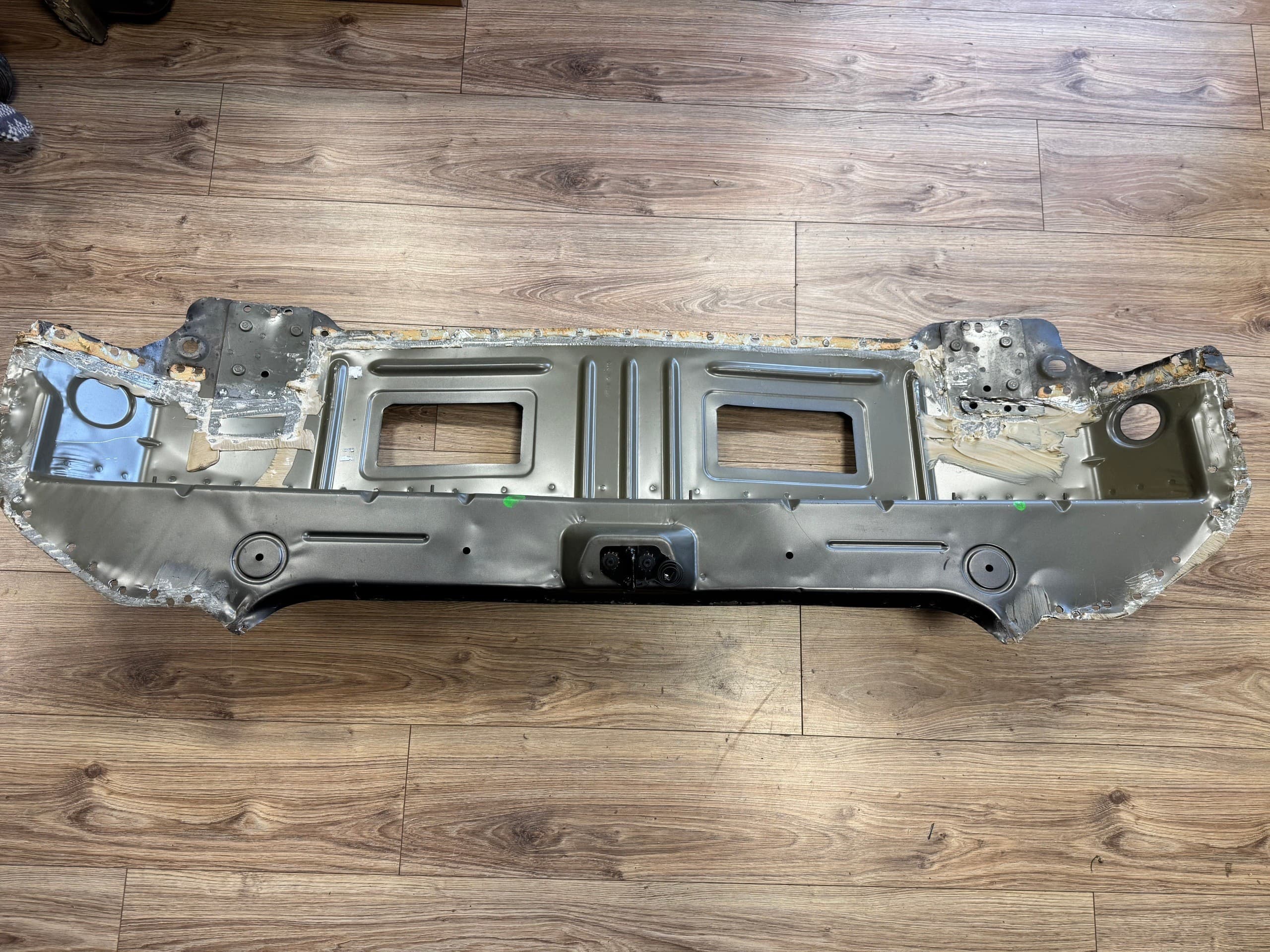 Parachoques trasero perforado Dodge Challenger Srt 2015-2023 usado