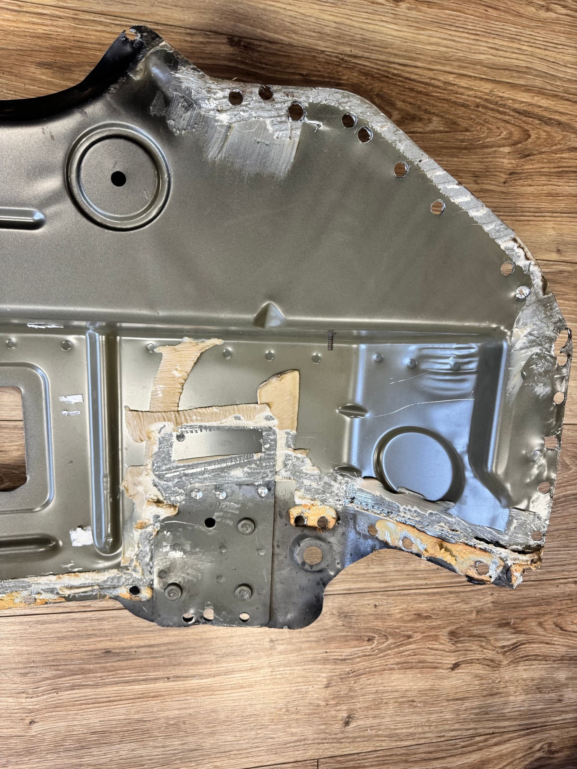 Parachoques trasero perforado Dodge Challenger Srt 2015-2023 usado 3