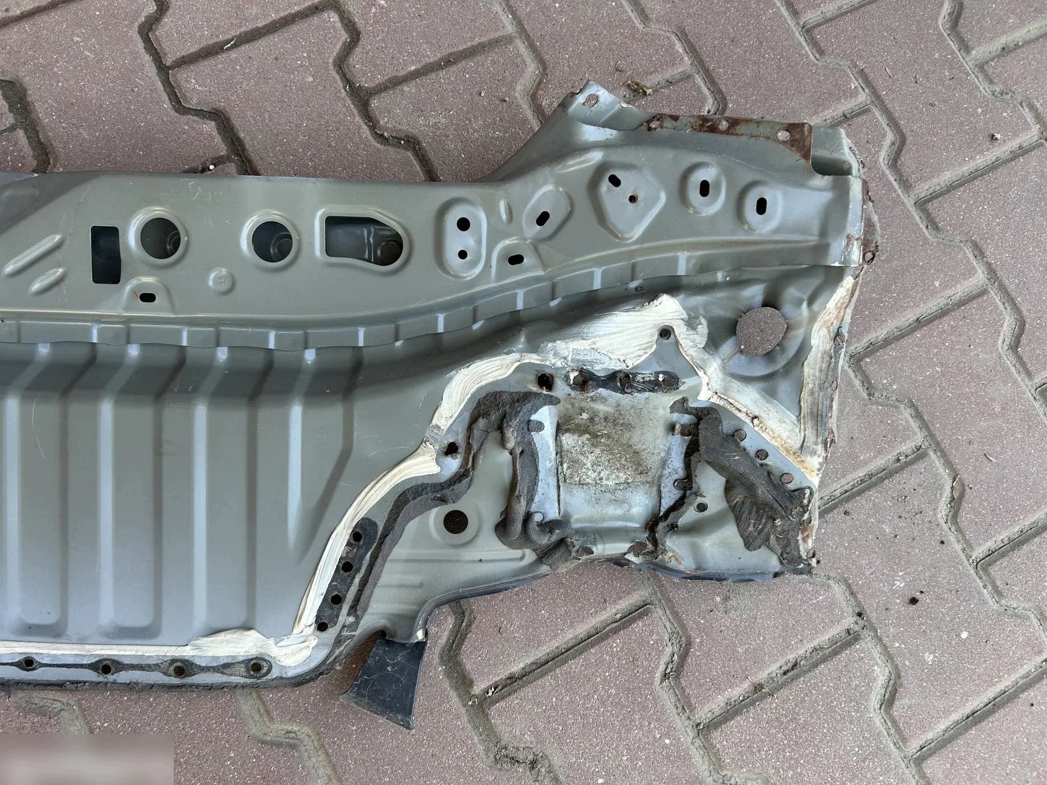 Refuerzo Paragolpes Trasero Toyota Camry Viii 2017 usado 8