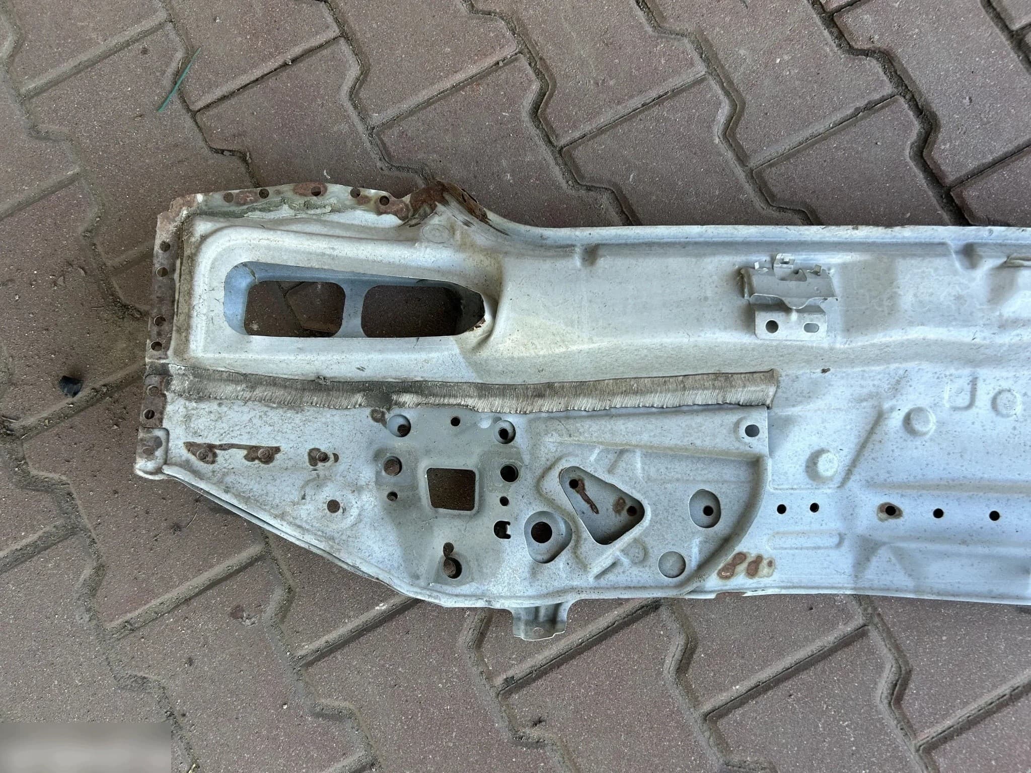 Refuerzo Paragolpes Trasero Toyota Auris II HB 2012-2018 usado 2