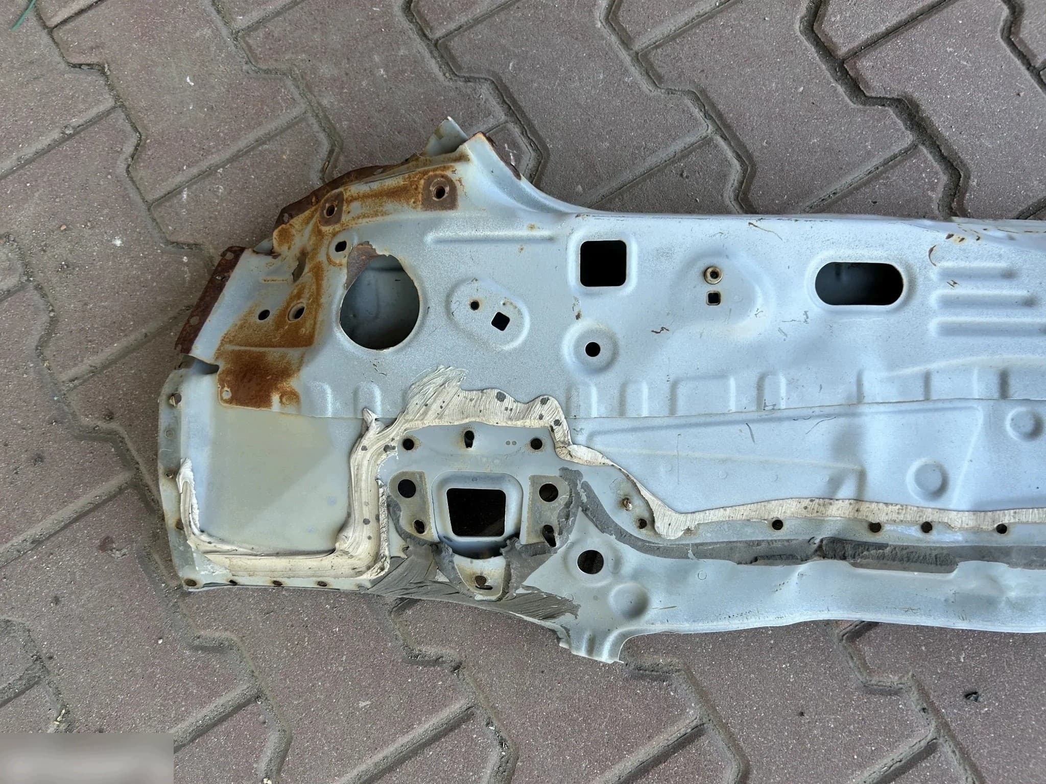 Refuerzo Paragolpes Trasero Toyota Auris II HB 2012-2018 usado 6