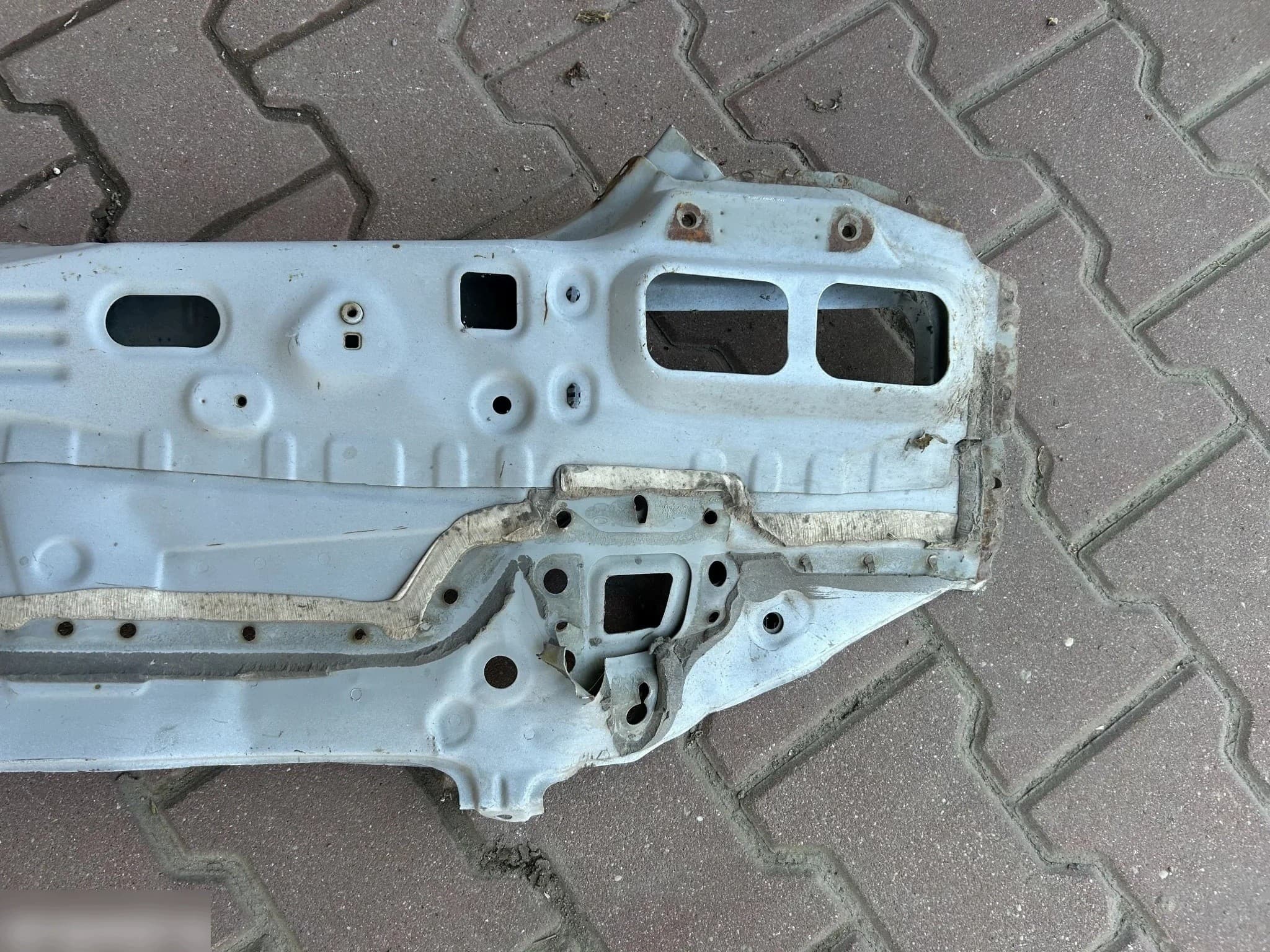 Refuerzo Paragolpes Trasero Toyota Auris II HB 2012-2018 usado 8