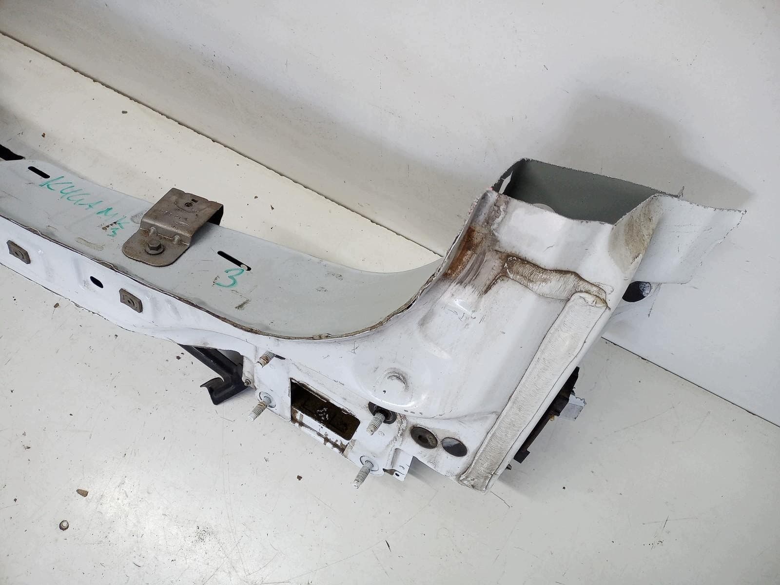 Soporte de Paragolpes Trasero Ford Kuga MK3 usado 3