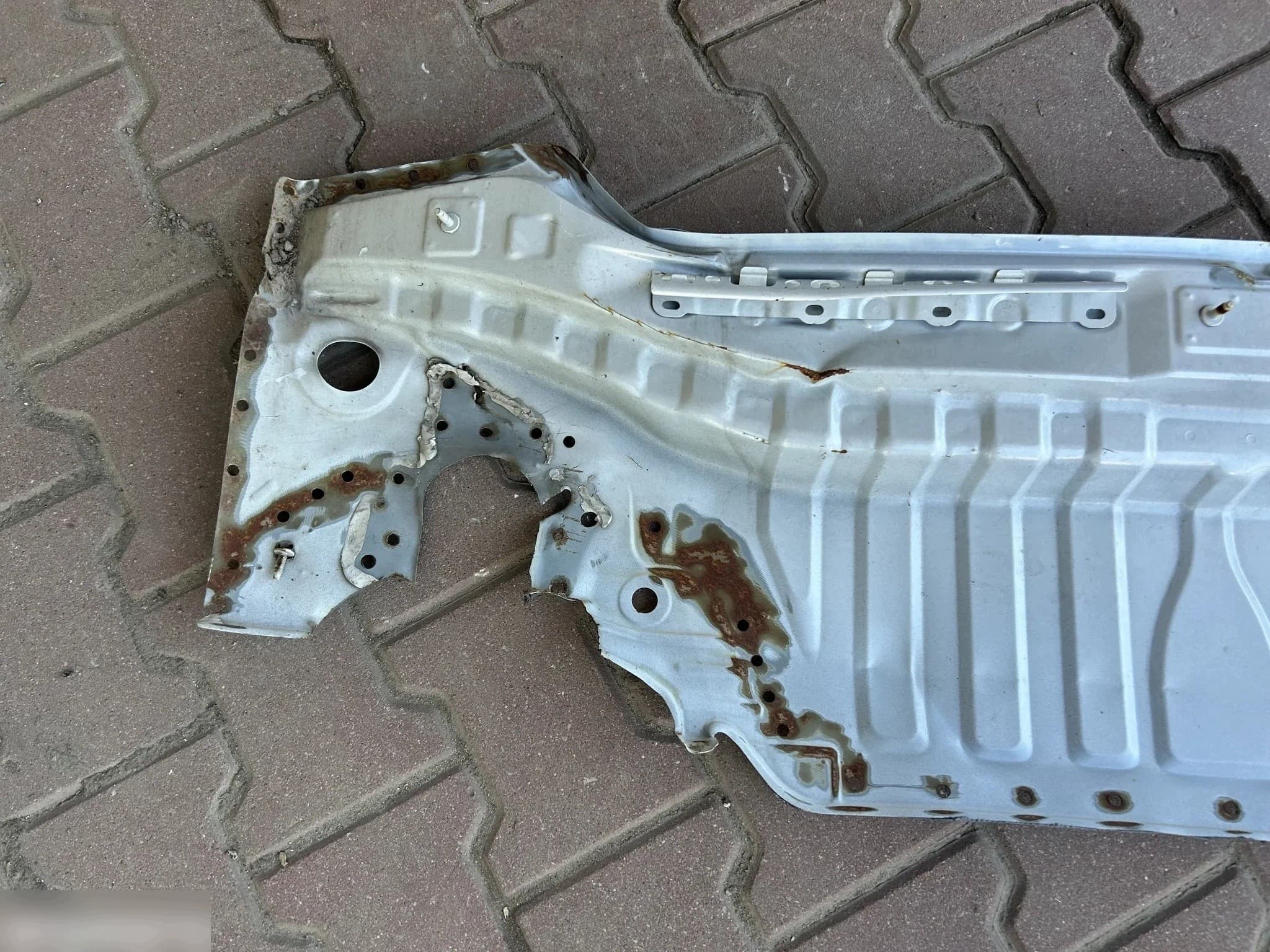 Toyota Camry Viii 2017- Refuerzo trasero del cinturón trasero usado 2