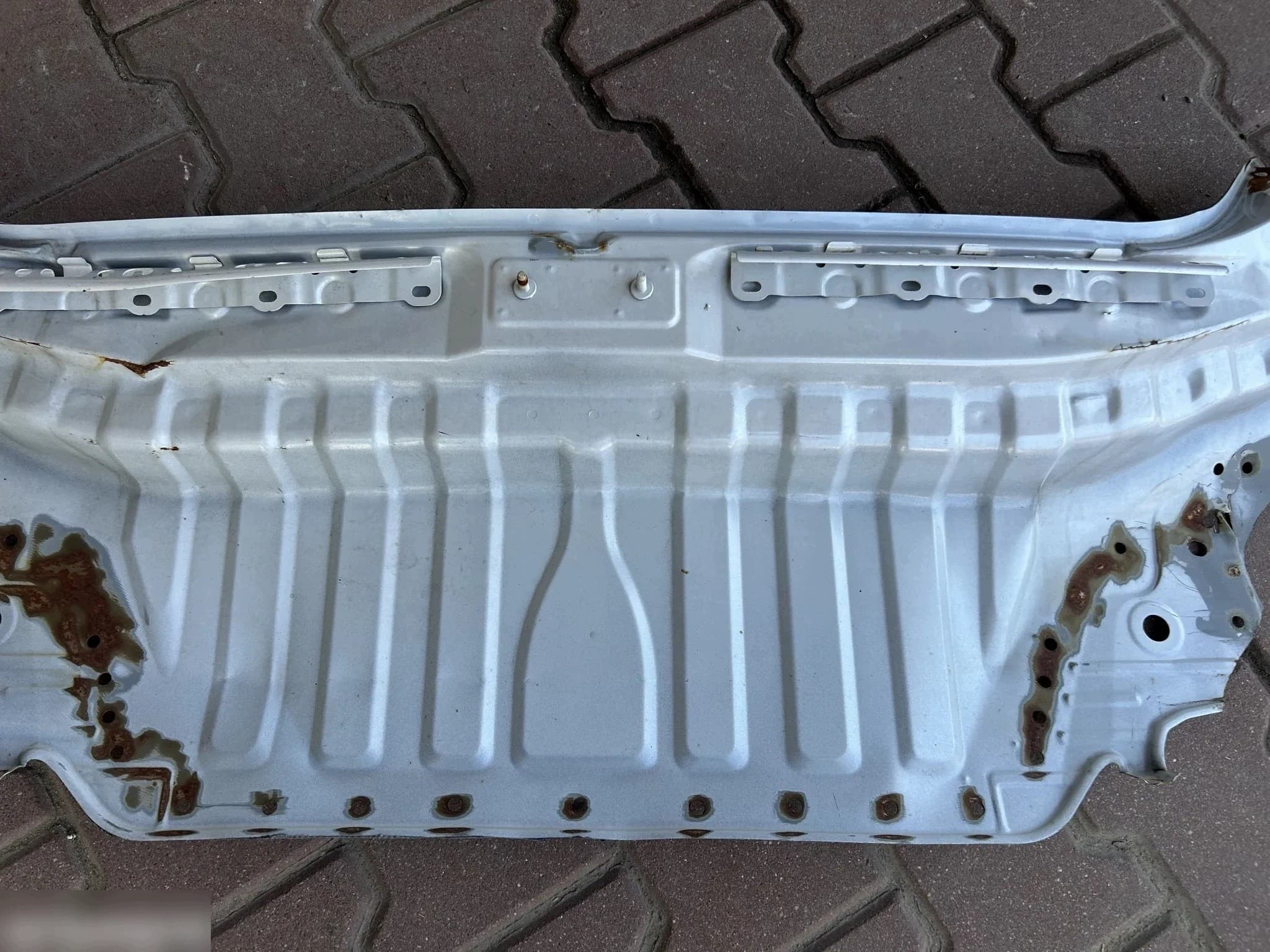 Toyota Camry Viii 2017- Refuerzo trasero del cinturón trasero usado 3