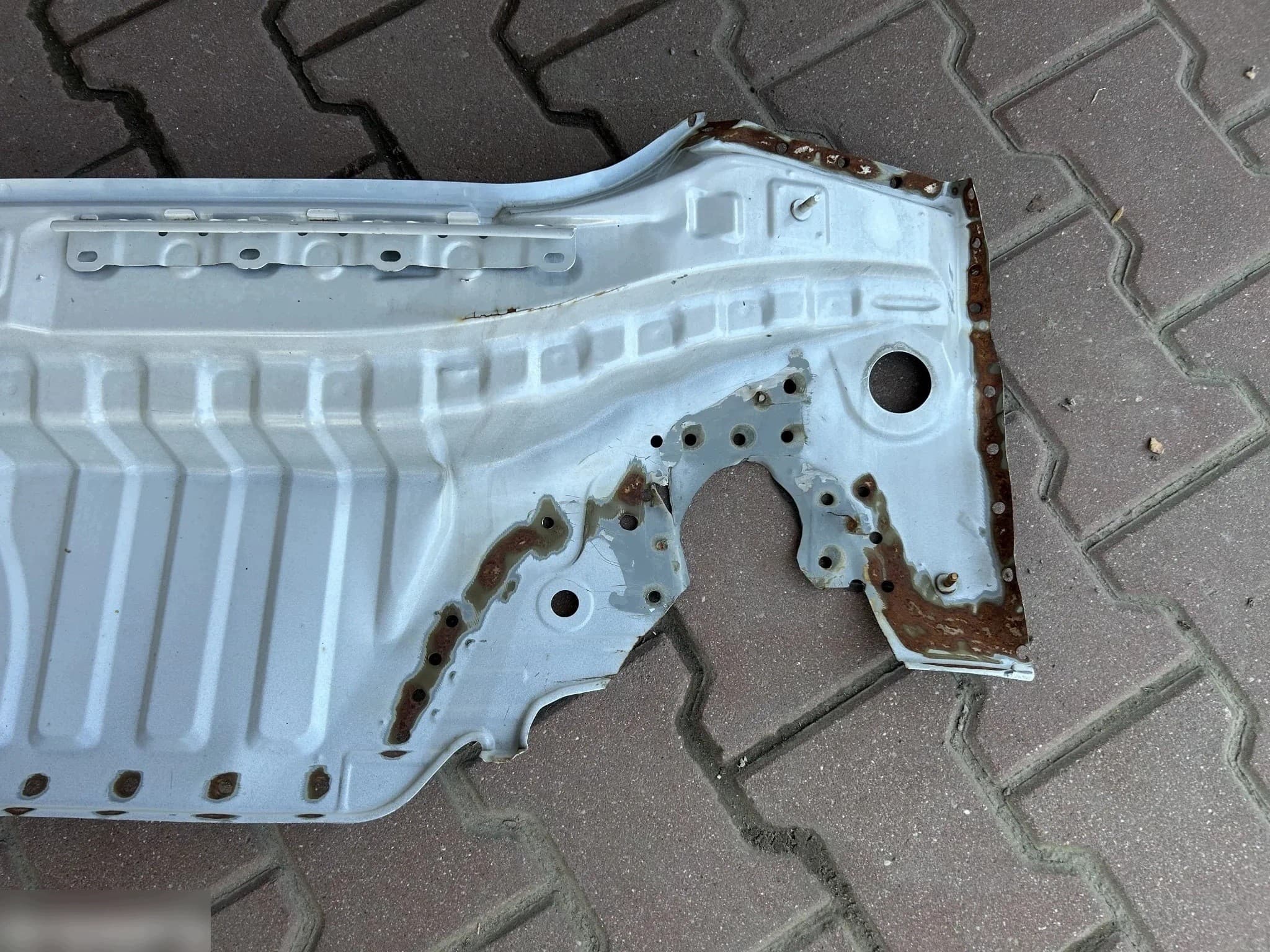 Toyota Camry Viii 2017- Refuerzo trasero del cinturón trasero usado 4