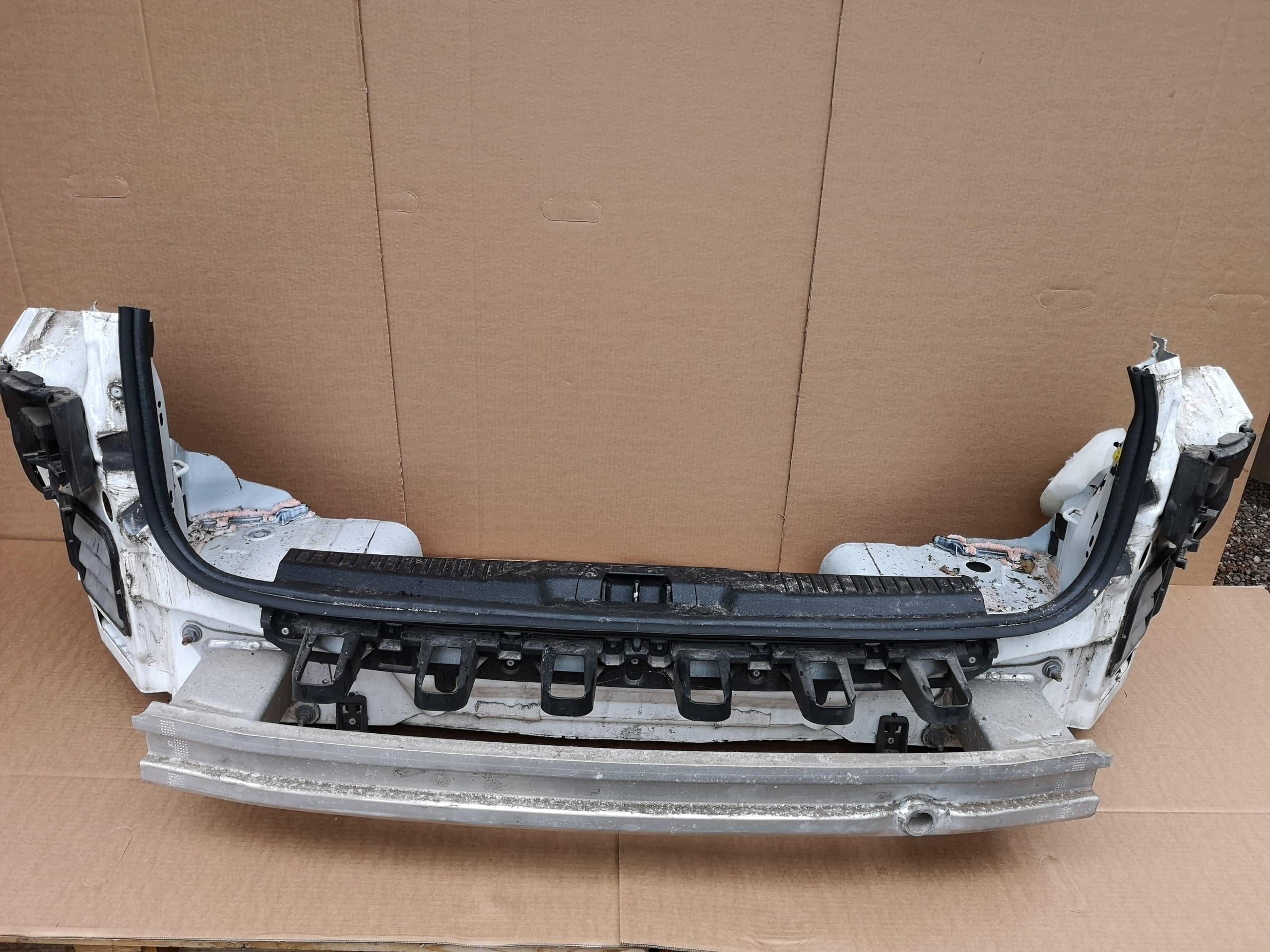 Ford Focus MK4 Lift 18-25 Panel Trasero Completo Combi usado