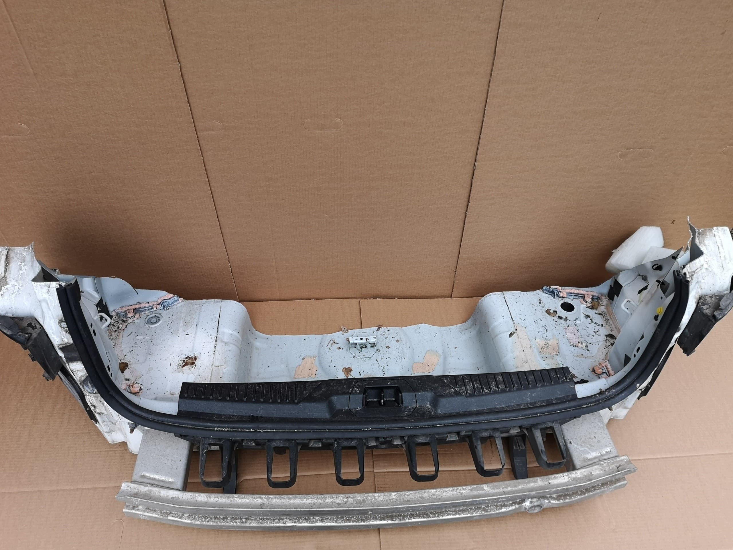 Ford Focus MK4 Lift 18-25 Panel Trasero Completo Combi usado 3
