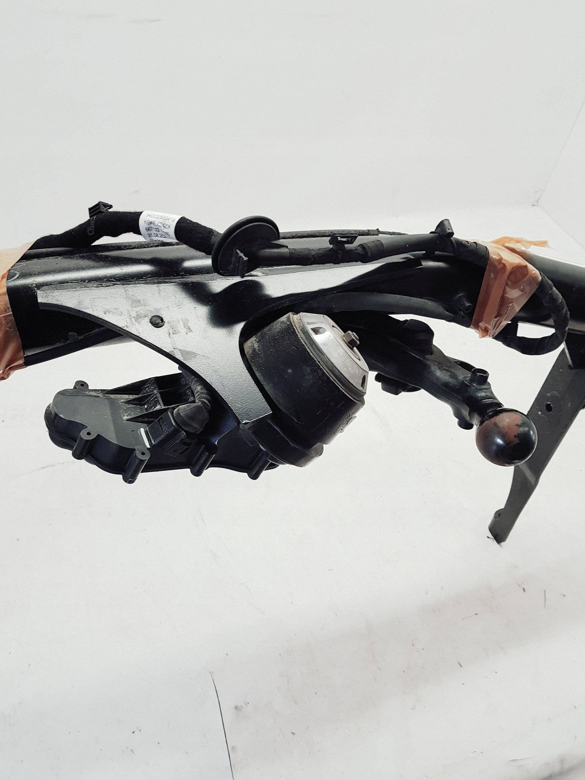 Audi A5 B10 8B3 Enganche trasero 8B3800495B usado 6