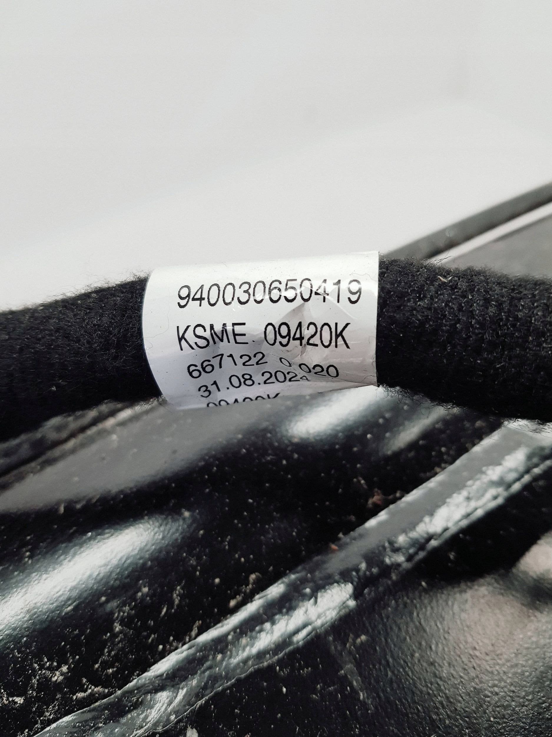 Audi A5 B10 8B3 Enganche trasero 8B3800495B usado 9