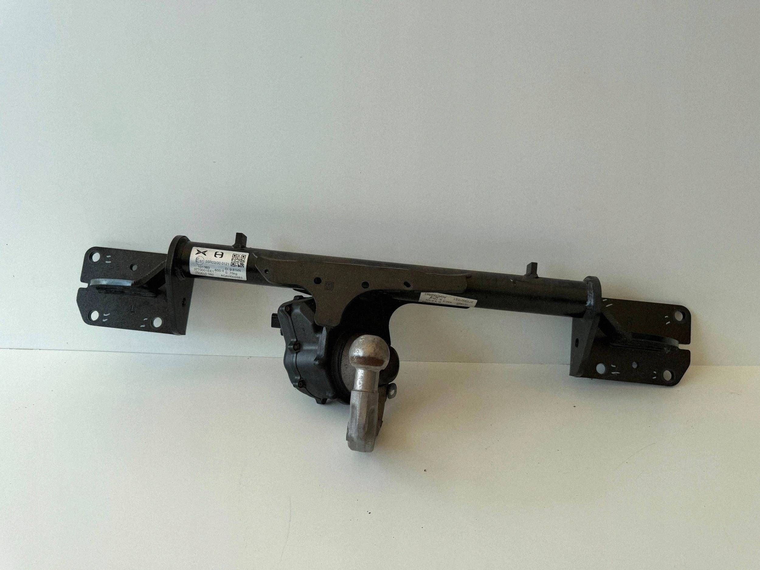 Enganche de Remolque Original Xpeng G6 AQAH002683 usado