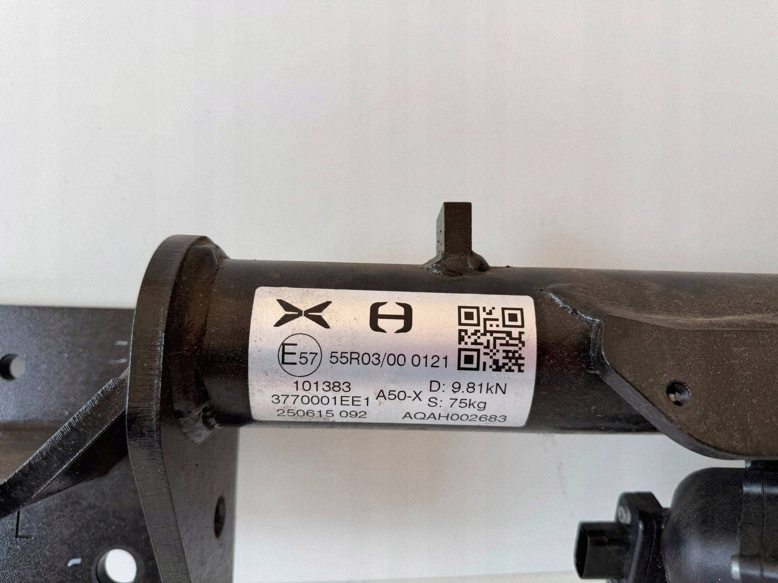 Enganche de Remolque Original Xpeng G6 AQAH002683 usado 3