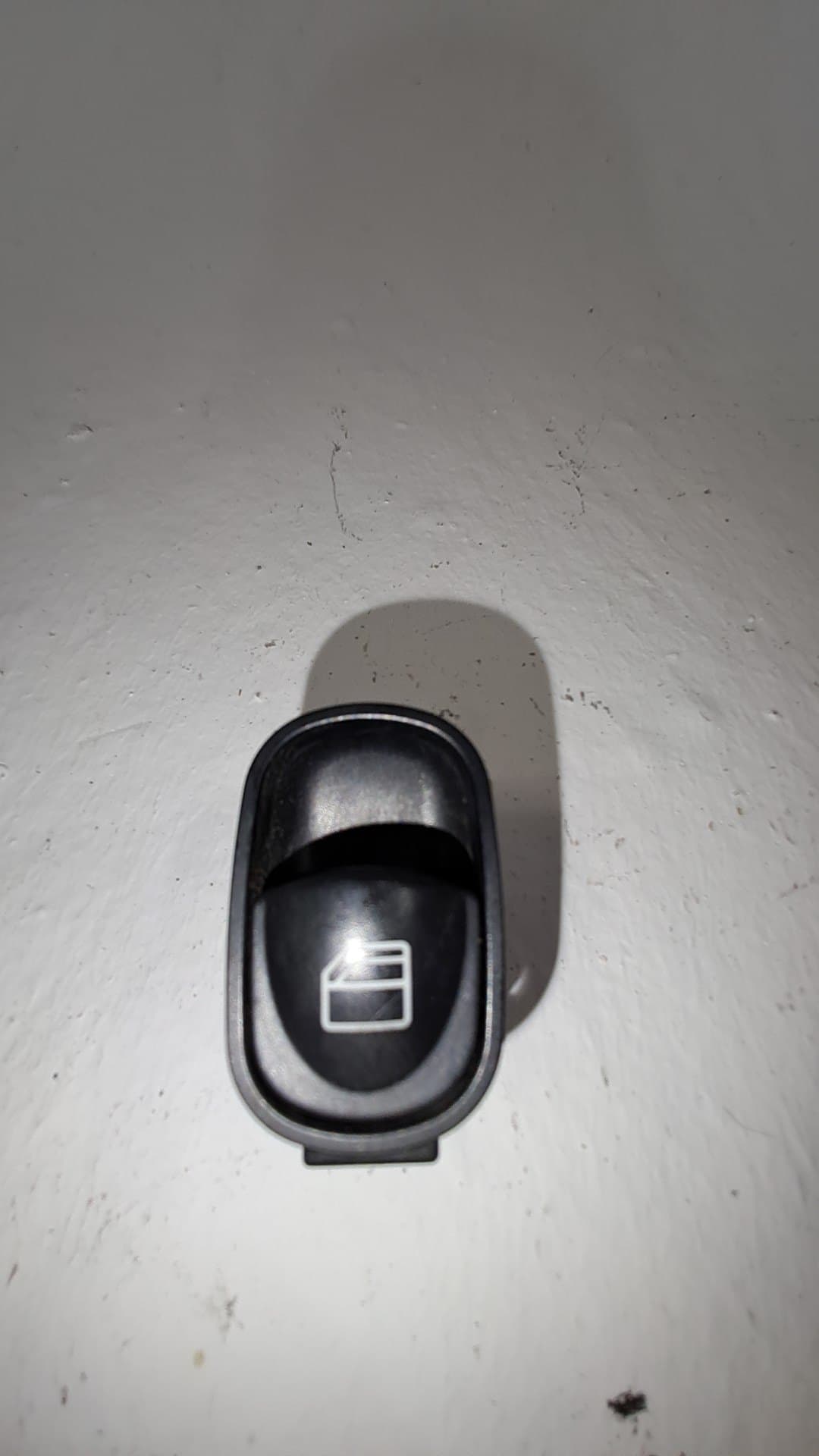 Mando elevalunas delantero derecho MERCEDES-BENZ CLASE C (W203) BERLINA