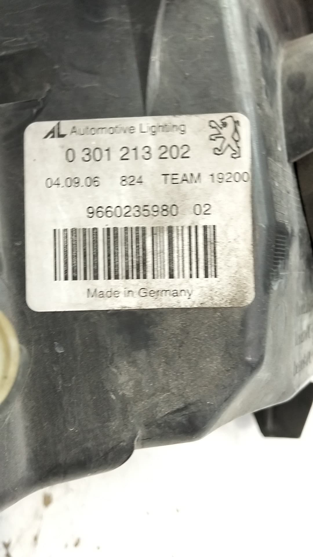 Faro derecho PEUGEOT 407 3
