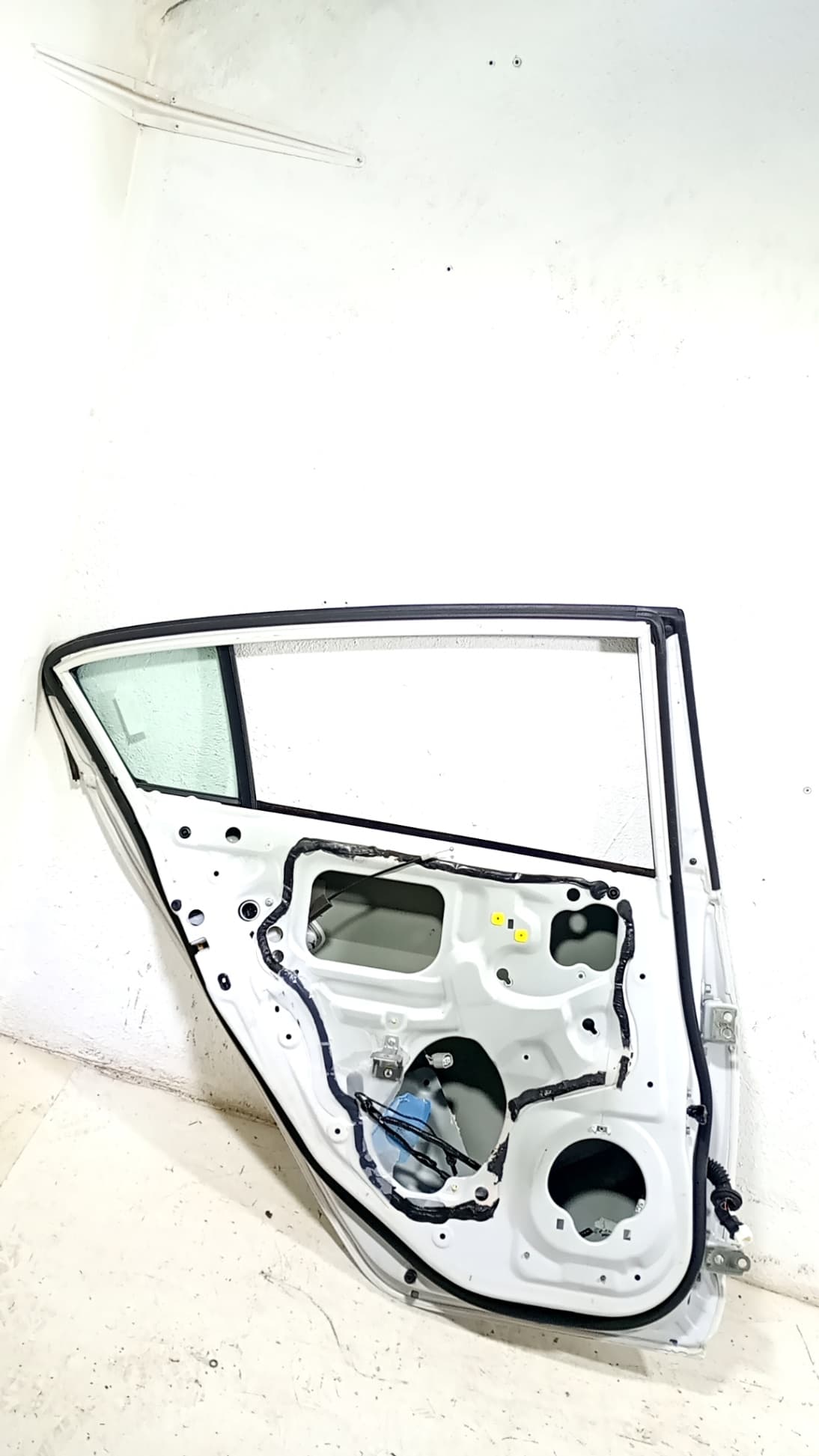 Puerta trasera izquierda HONDA INSIGHT (ZE2) 2