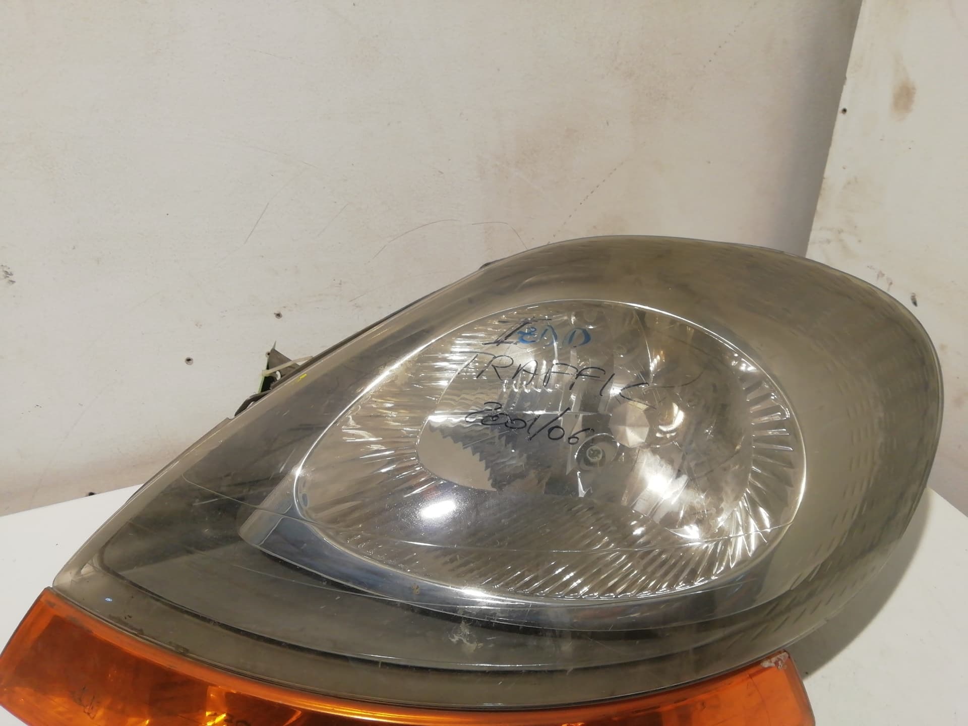 Faro izquierdo RENAULT TRAFIC CAJA CERRADA (AB 4.01)