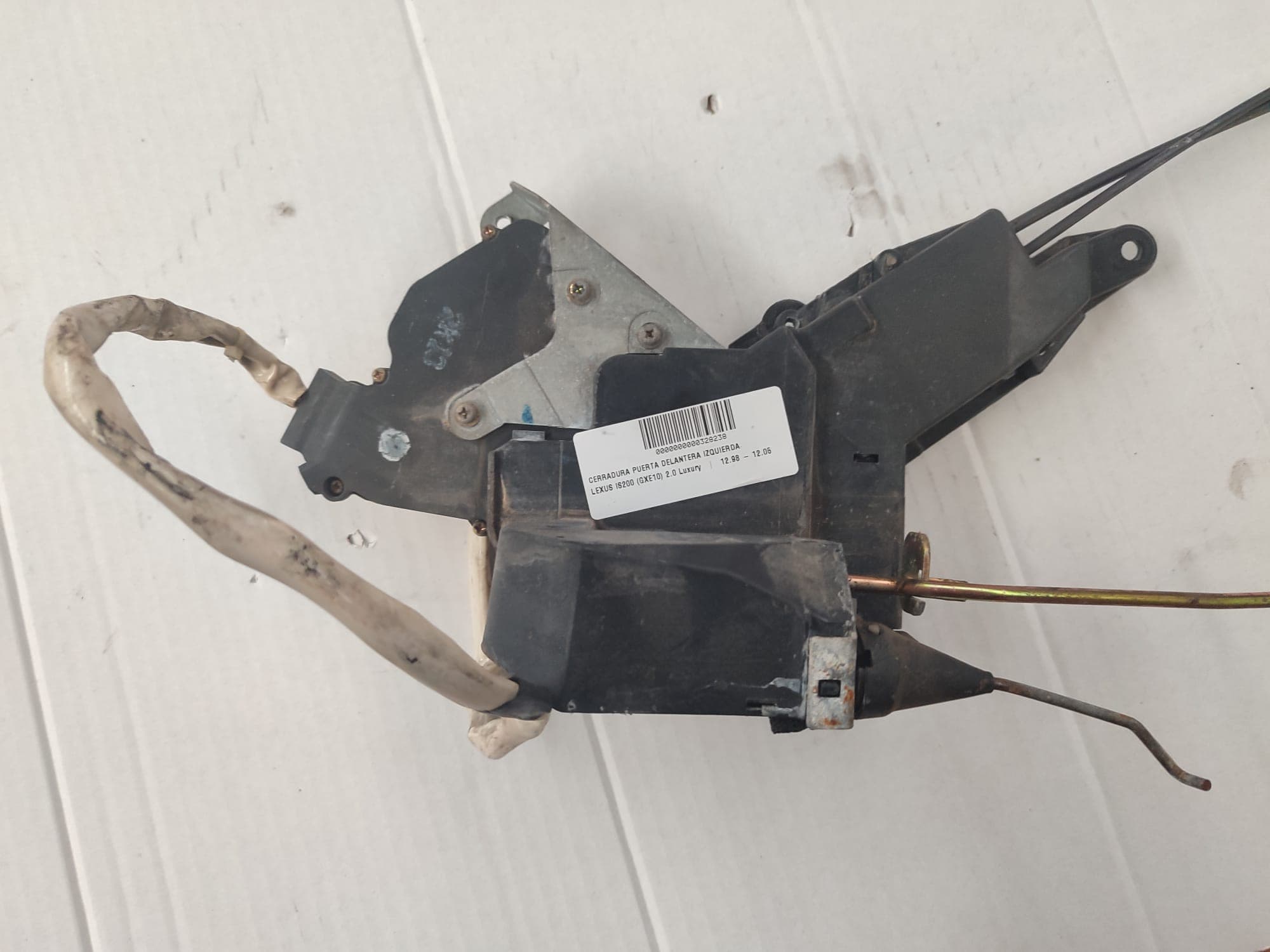 Cerradura puerta delantera izquierda LEXUS IS200 (GXE10)