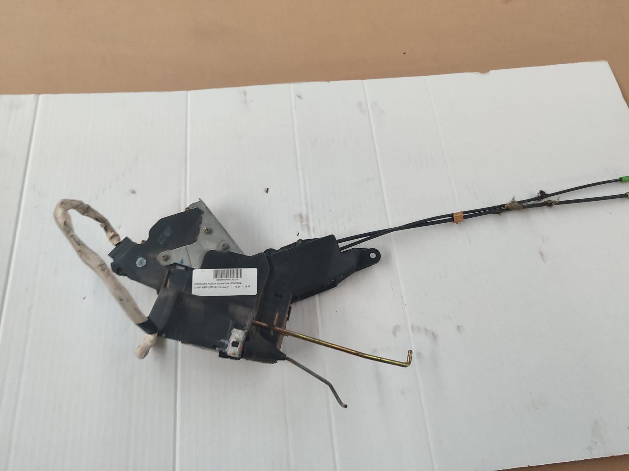 Cerradura puerta delantera izquierda LEXUS IS200 (GXE10) 2