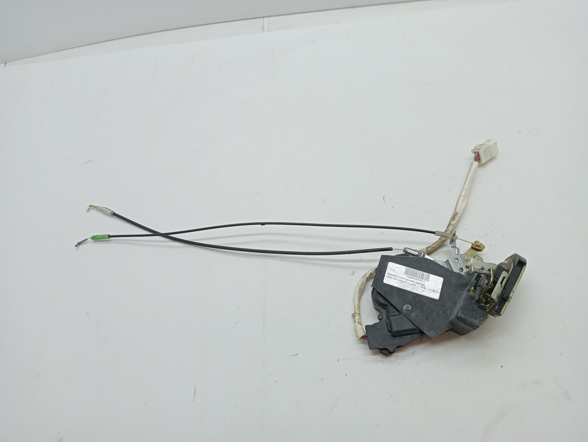 Cerradura puerta trasera izquierda LEXUS IS200 (GXE10) 3