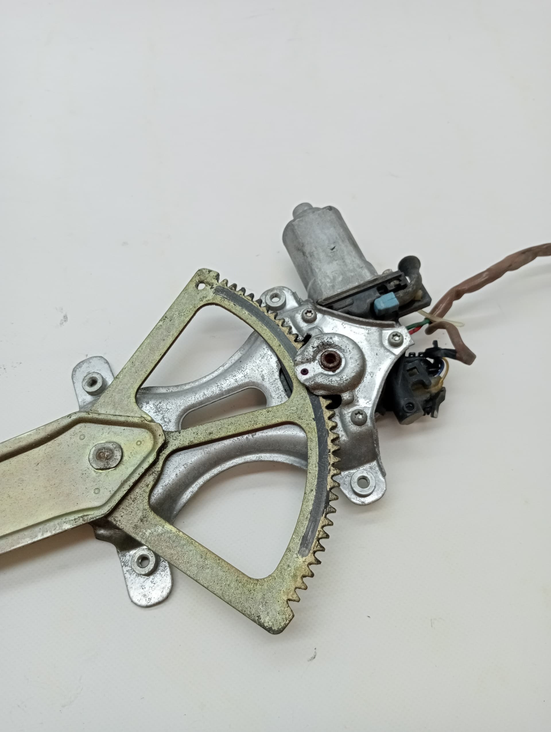 Elevalunas delantero izquierdo LEXUS IS200 (GXE10) 2