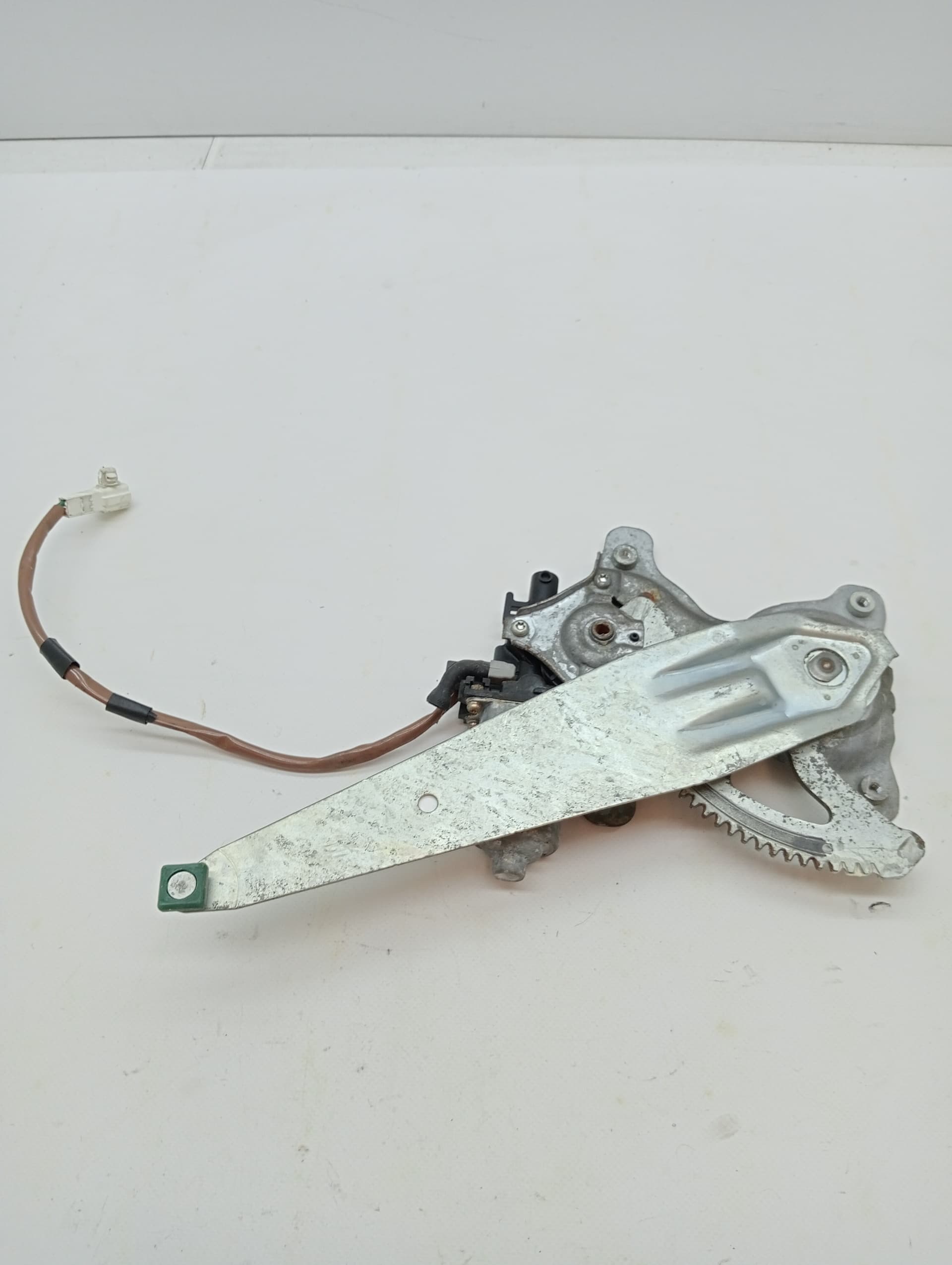 Elevalunas trasero derecho LEXUS IS200 (GXE10) 2