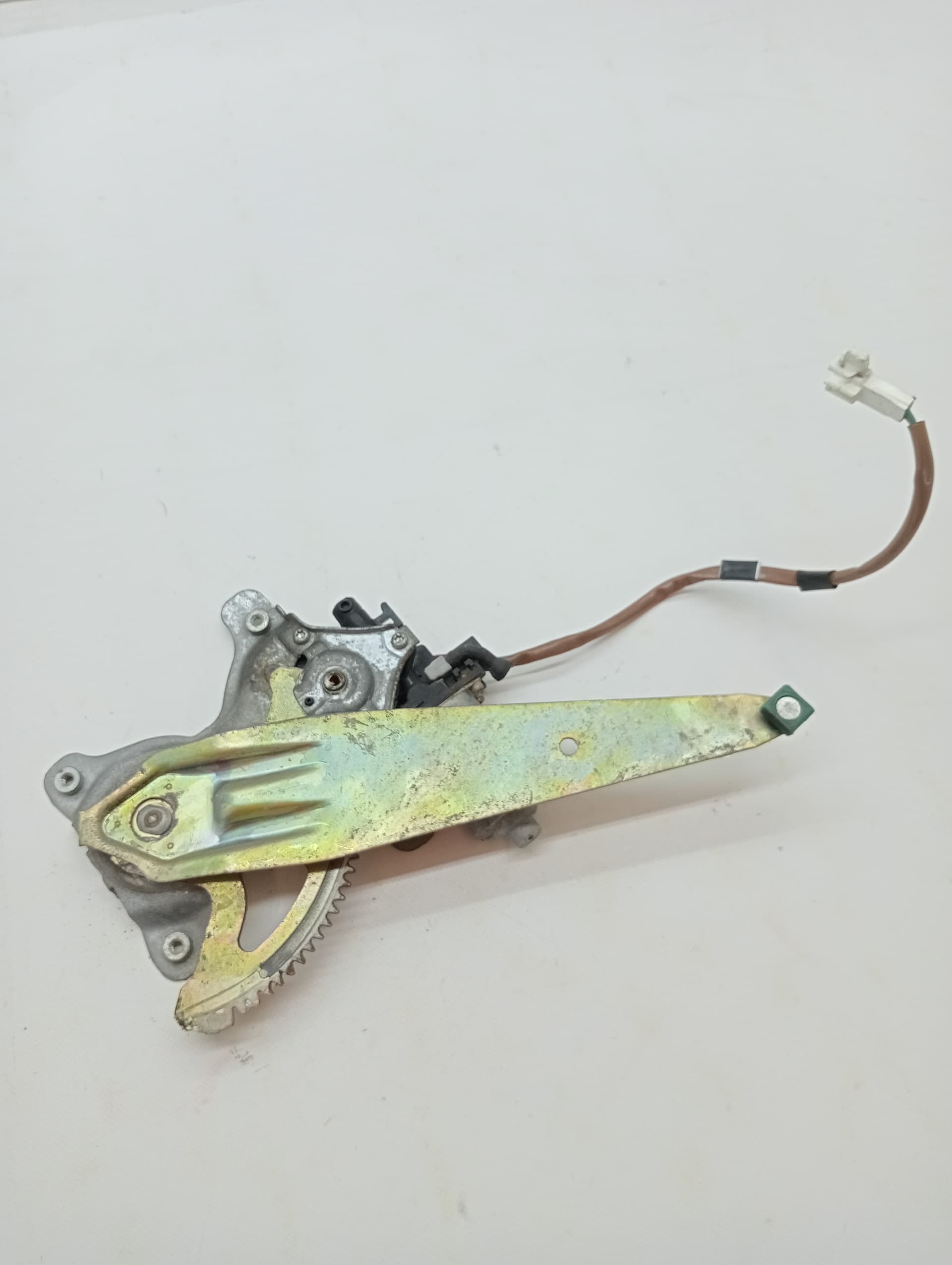 Elevalunas trasero izquierdo LEXUS IS200 (GXE10) 2