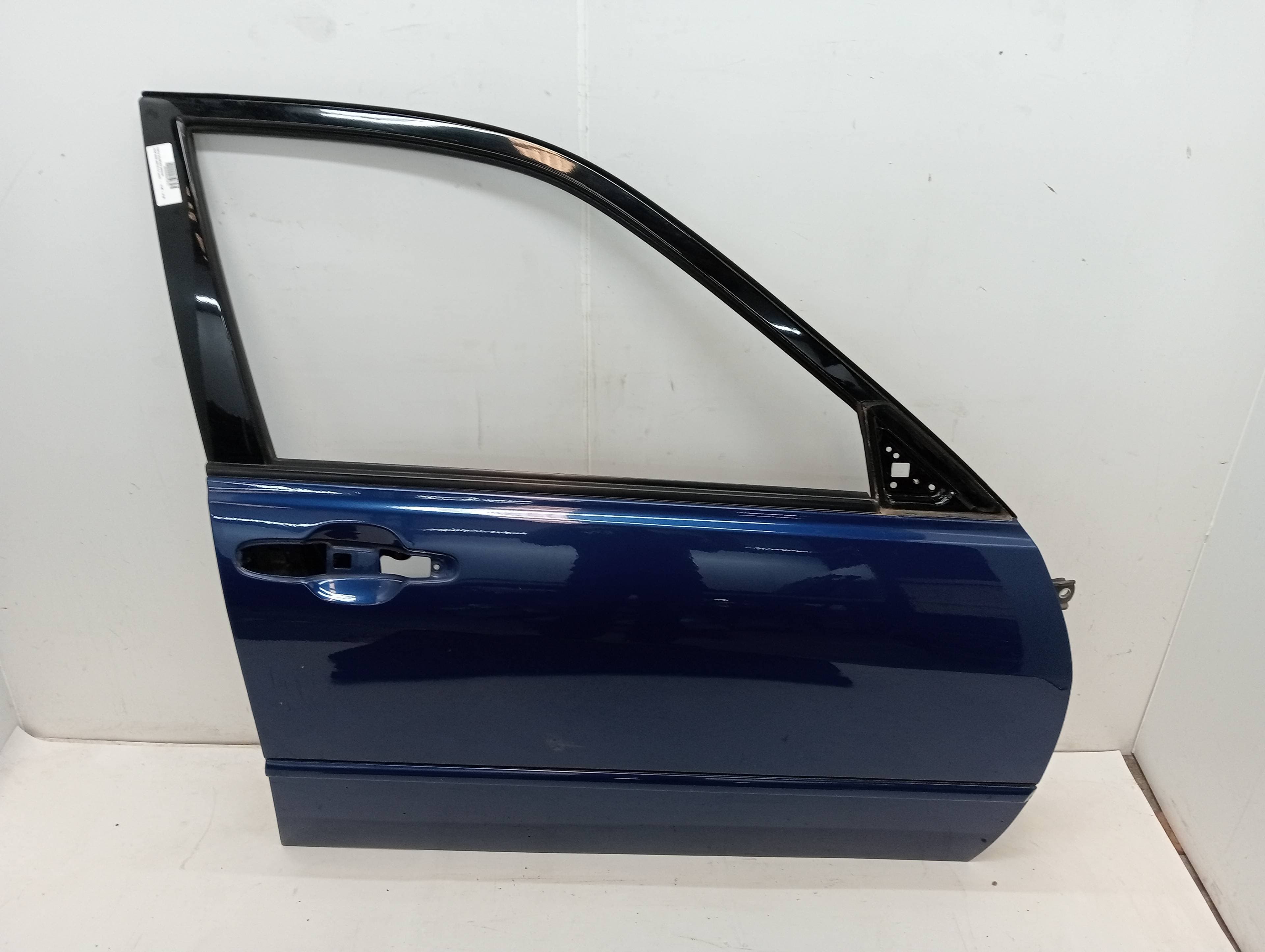 Puerta delantera derecha LEXUS IS200 (GXE10)