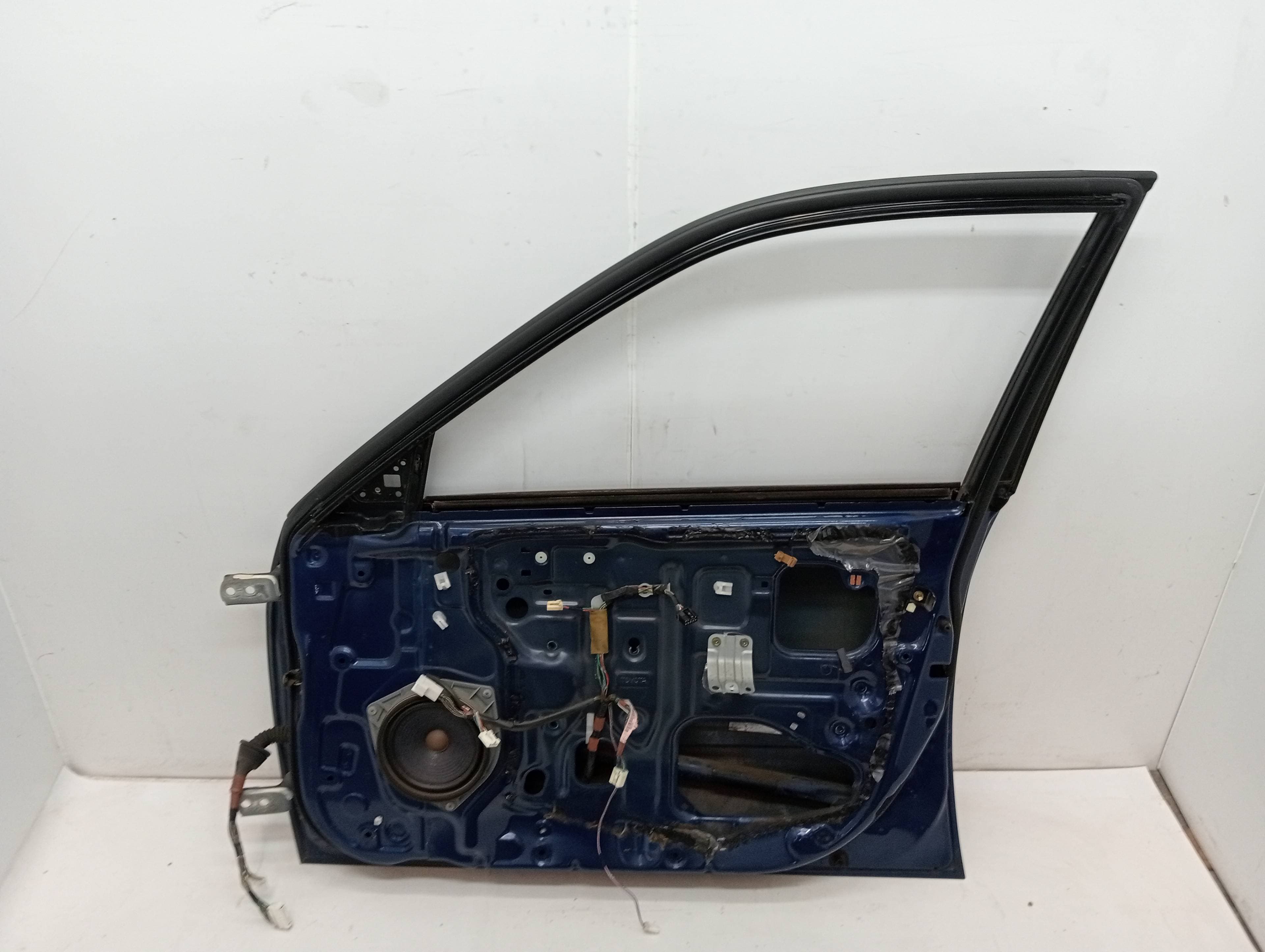 Puerta delantera derecha LEXUS IS200 (GXE10) 2
