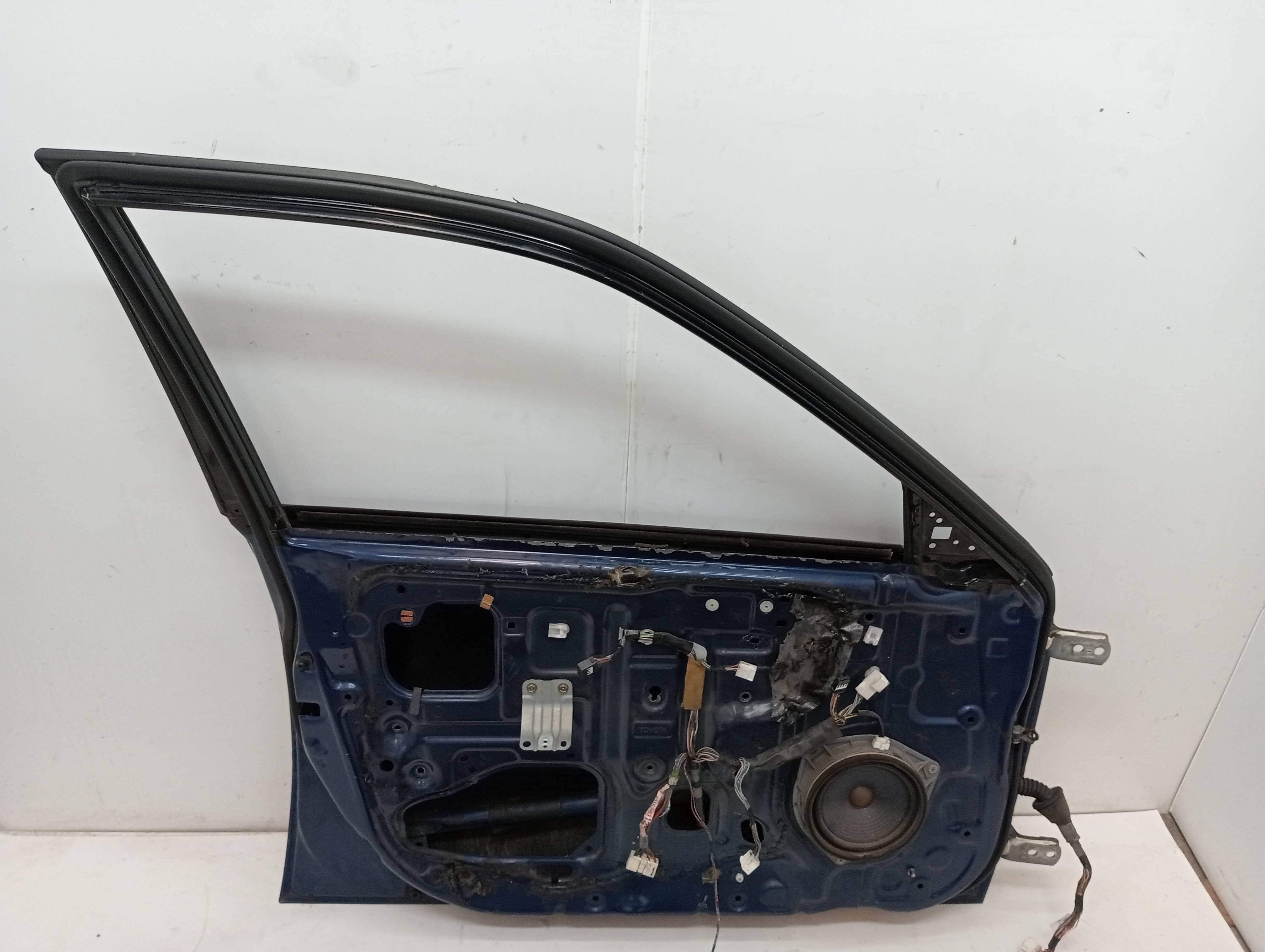 Puerta delantera izquierda LEXUS IS200 (GXE10) 2
