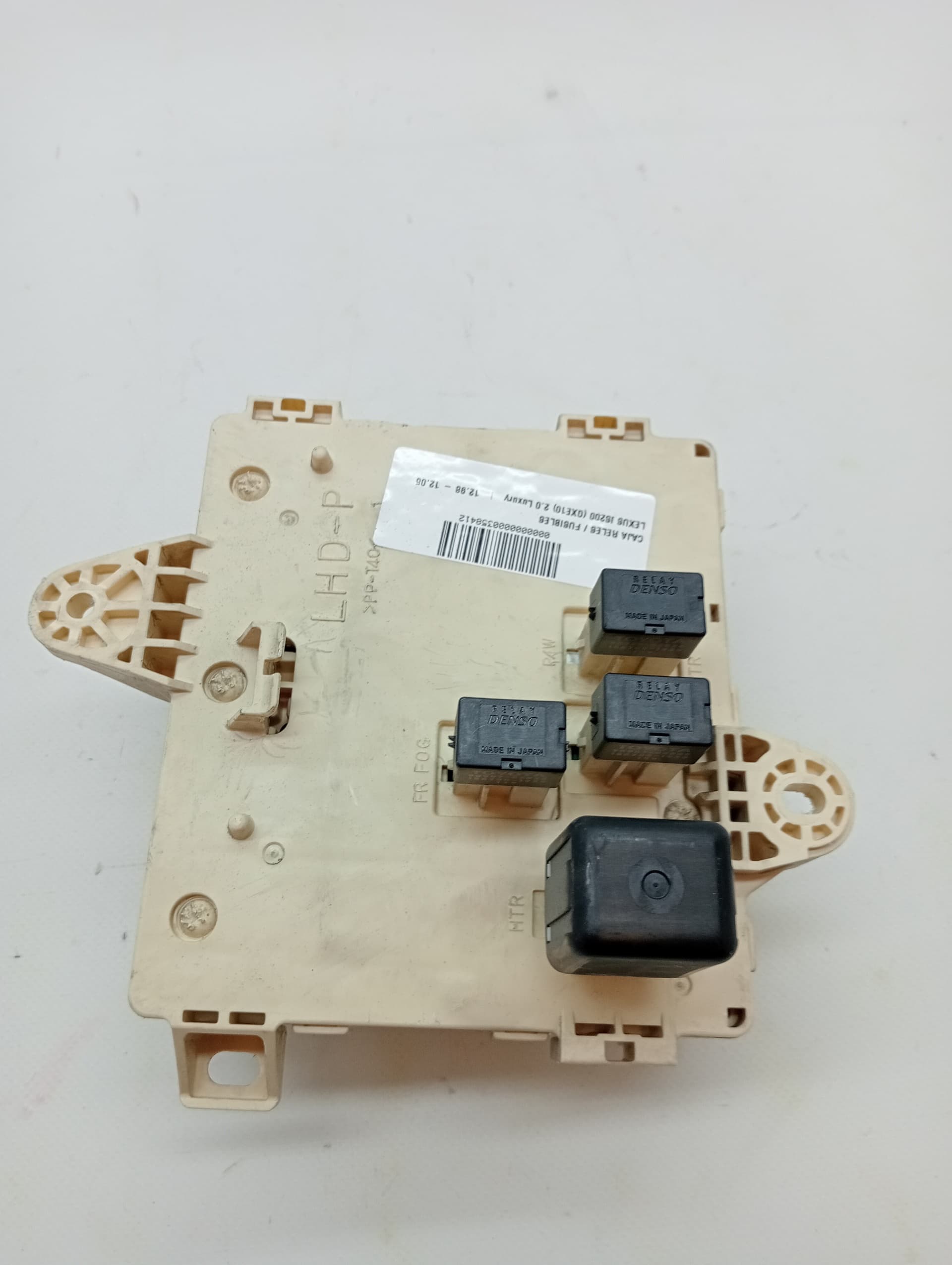 Caja reles / fusibles LEXUS IS200 (GXE10) 3