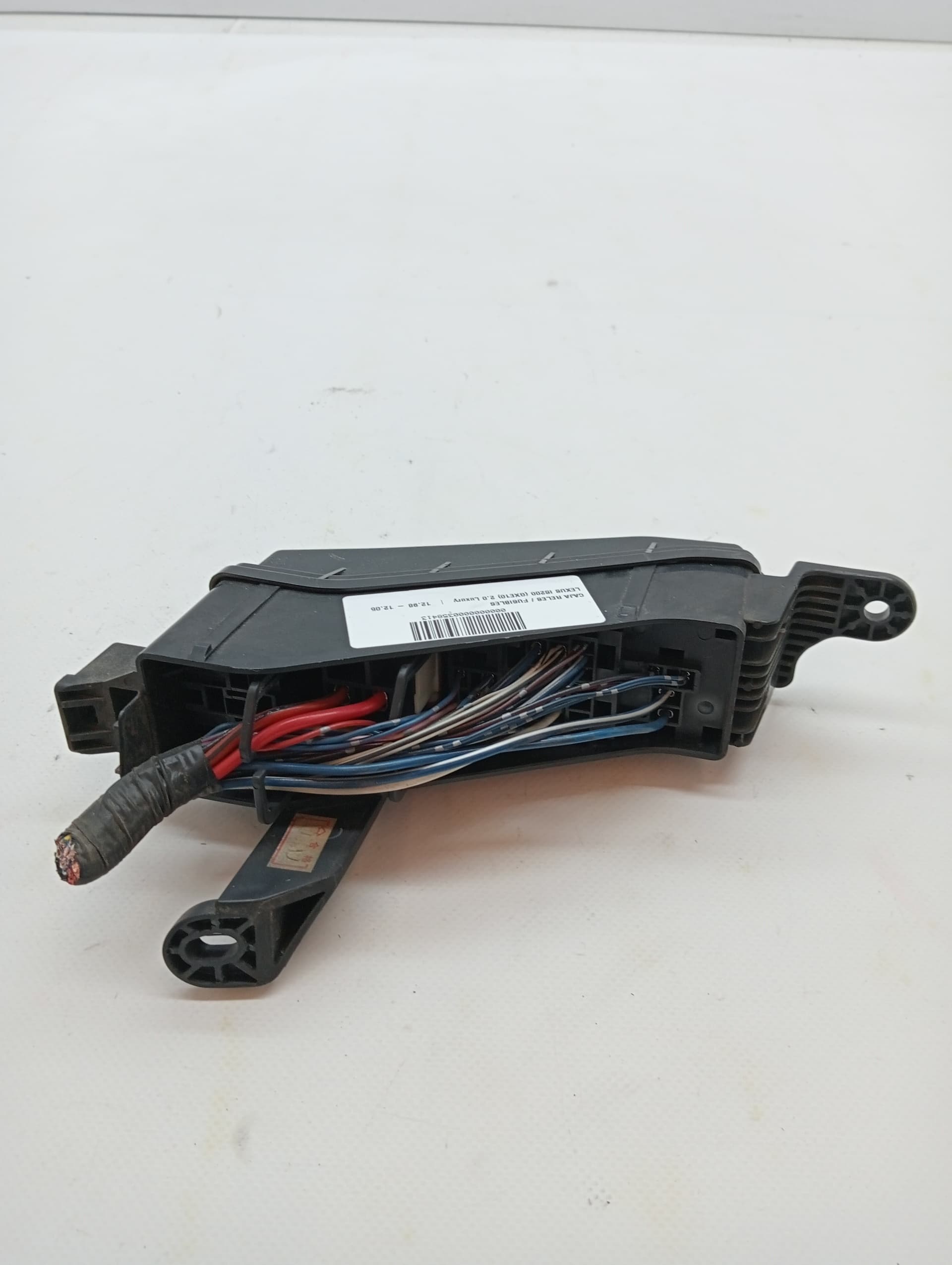 Caja reles / fusibles LEXUS IS200 (GXE10)