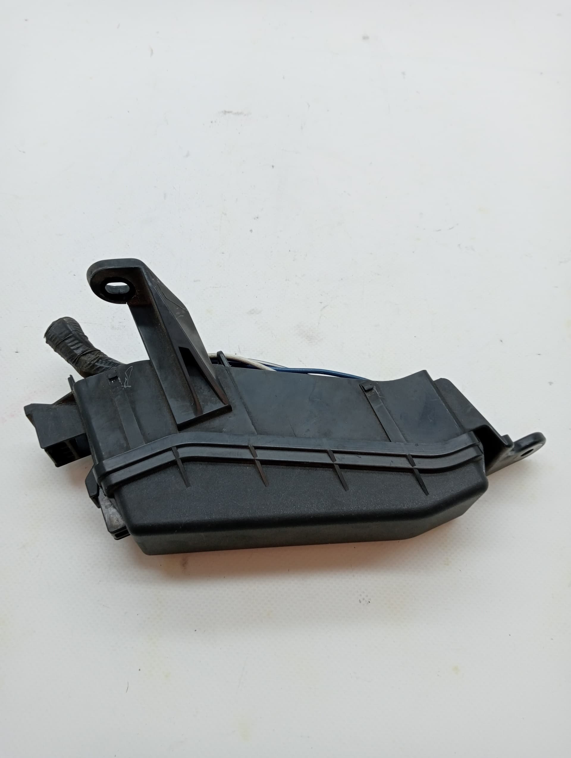 Caja reles / fusibles LEXUS IS200 (GXE10) 3