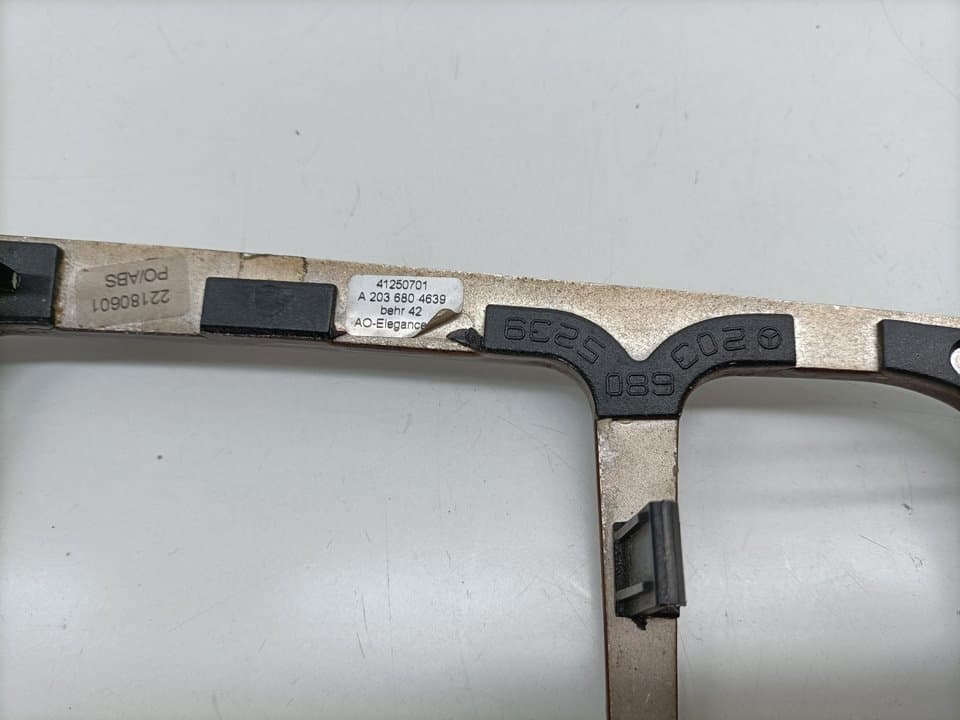 Plastico MERCEDES-BENZ CLASE C (W203) BERLINA 3
