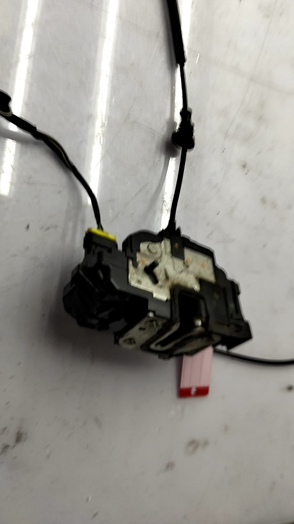 Cerradura puerta trasera derecha KIA CEED 4