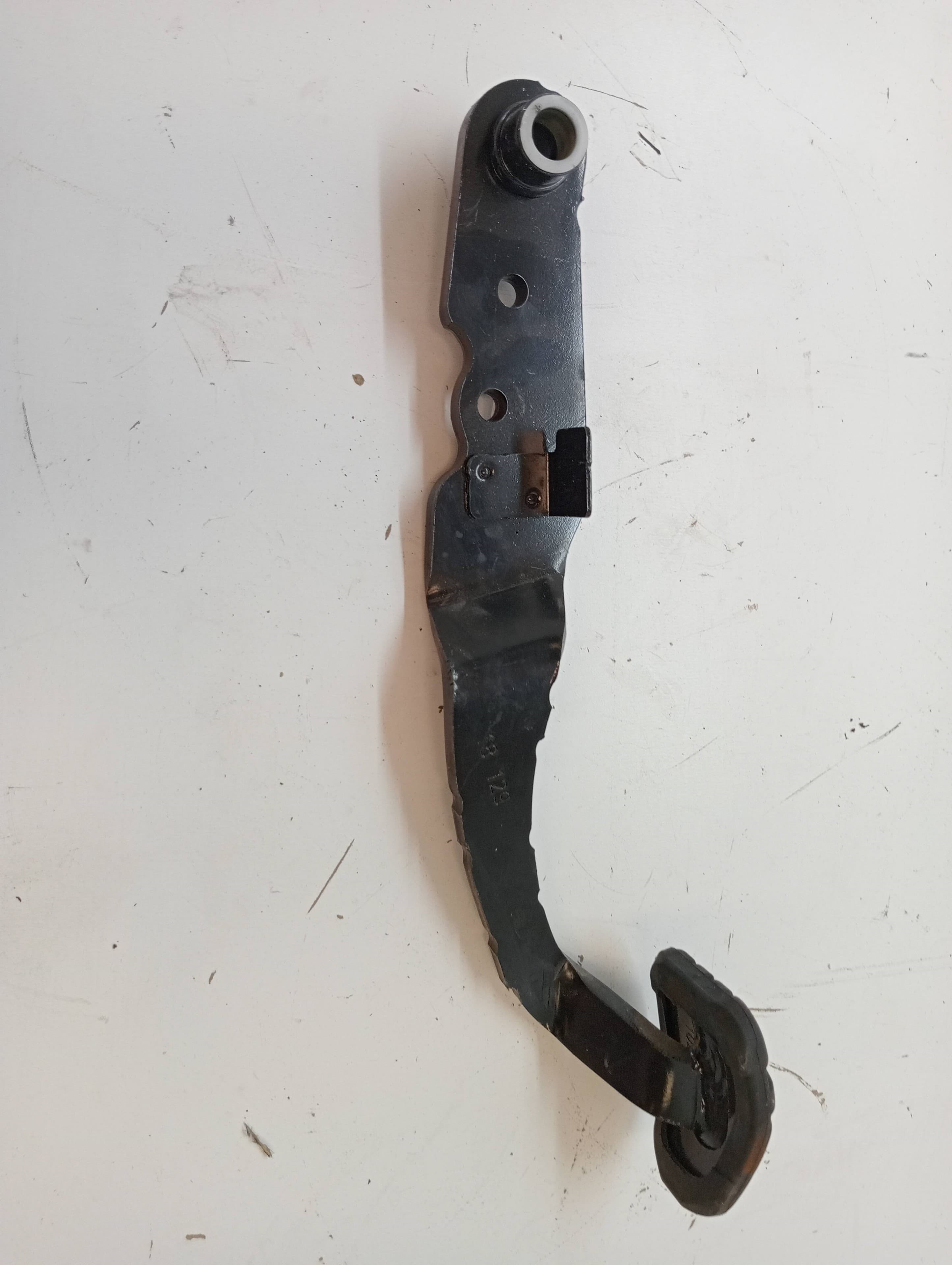 Pedal freno RENAULT MEGANE IV BERLINA 5P 3